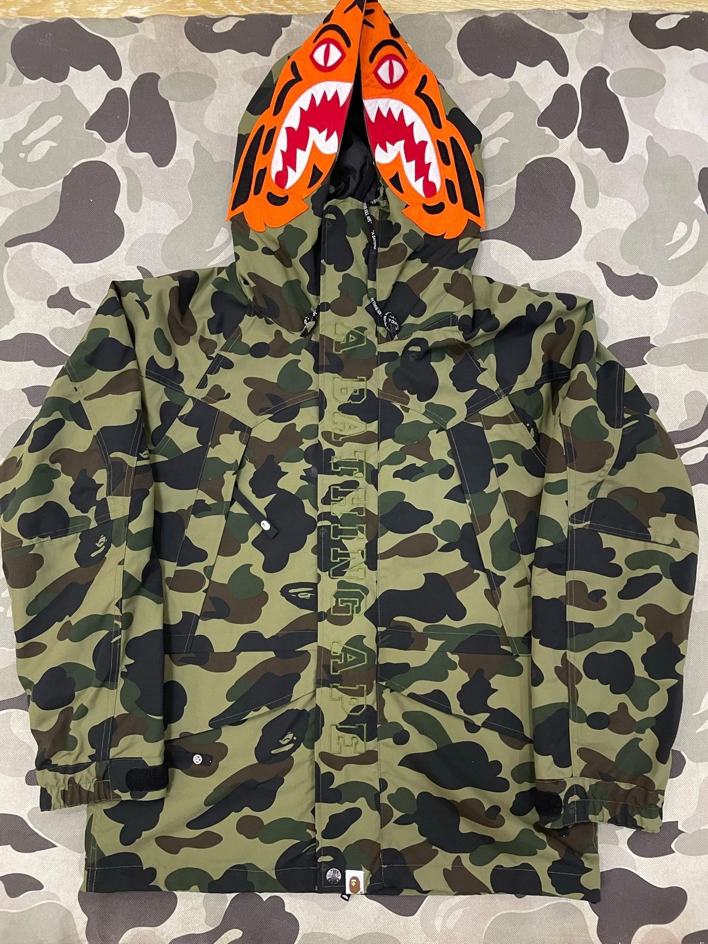 Bape BAPE Tiger Camo Windbreaker Size M Size US M / EU 48-50 / 2 - 2 Thumbnail