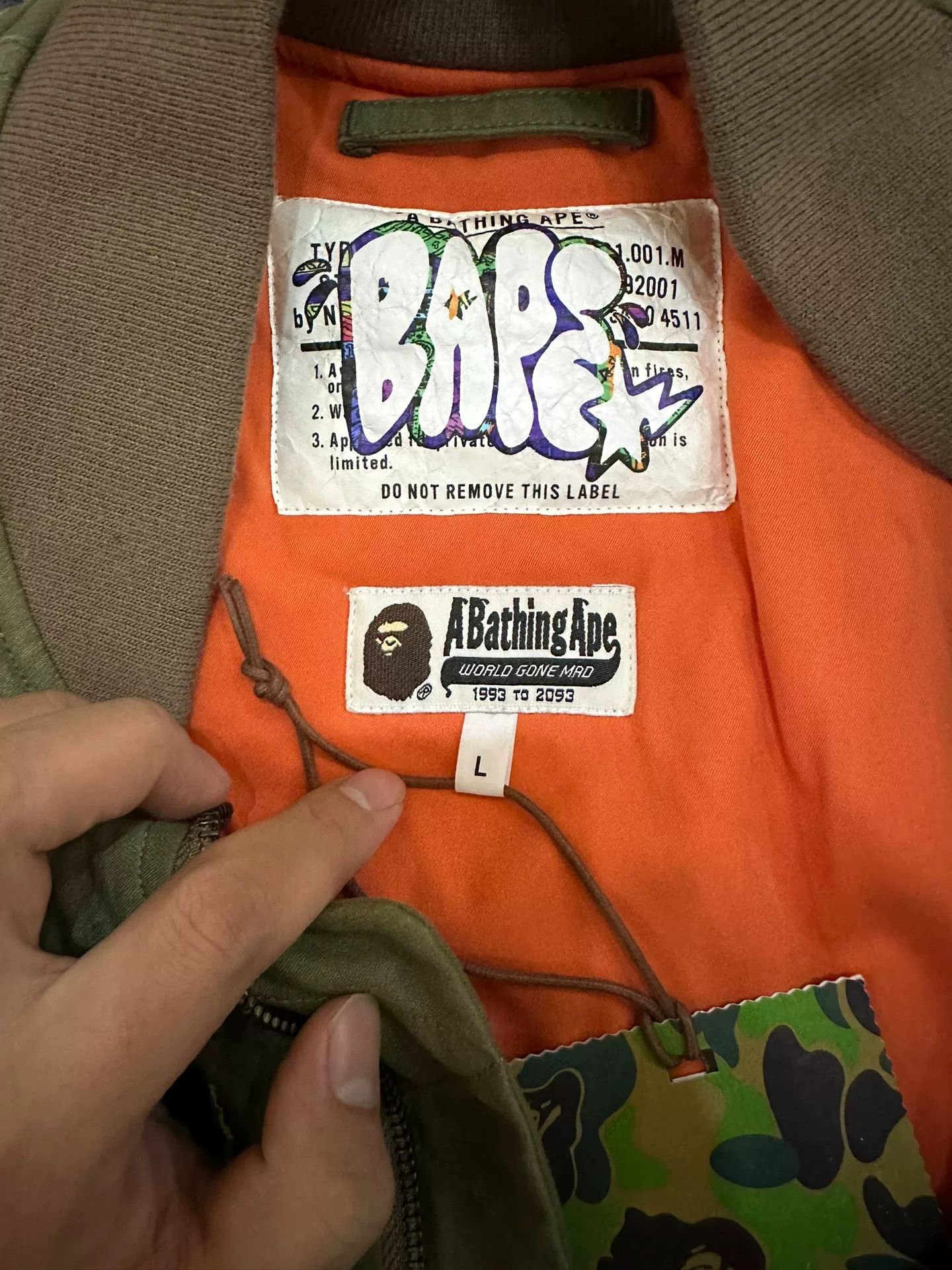 Bape Bape World Gone Mad Graffiti Bomber Jacket L Size US L / EU 52-54 / 3 - 4 Thumbnail
