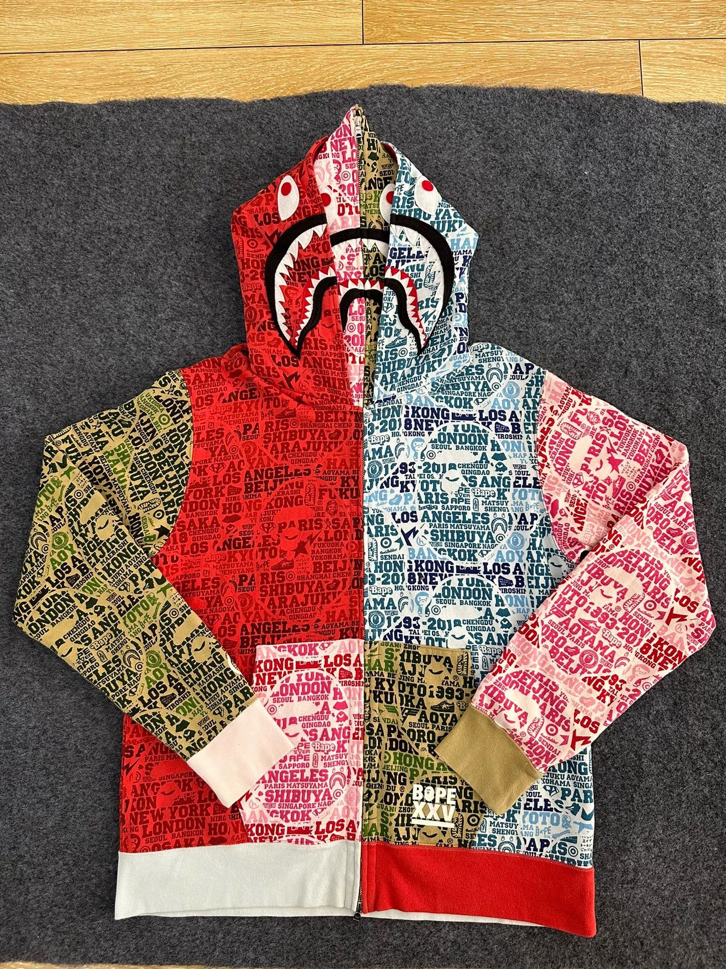 Bape BAPE 25th Anniversary City Camo Shark Hoodie Size XL Size US XL / EU 56 / 4 - 2 Thumbnail