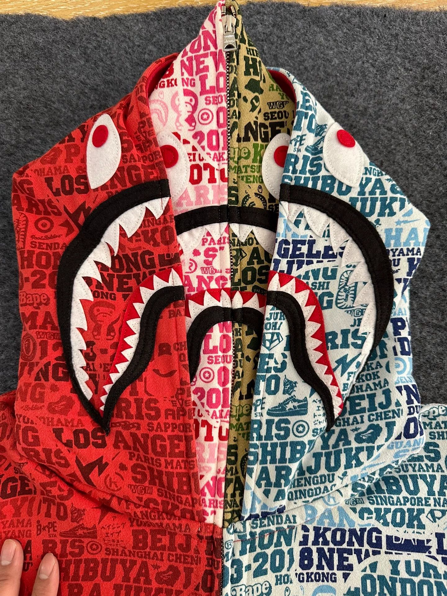 Bape BAPE 25th Anniversary City Camo Shark Hoodie Size XL Size US XL / EU 56 / 4 - 9 Thumbnail