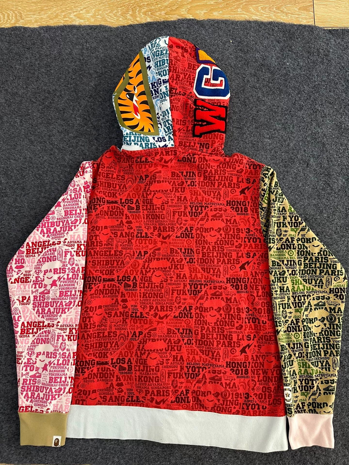 Bape BAPE 25th Anniversary City Camo Shark Hoodie Size XL Size US XL / EU 56 / 4 - 3 Thumbnail