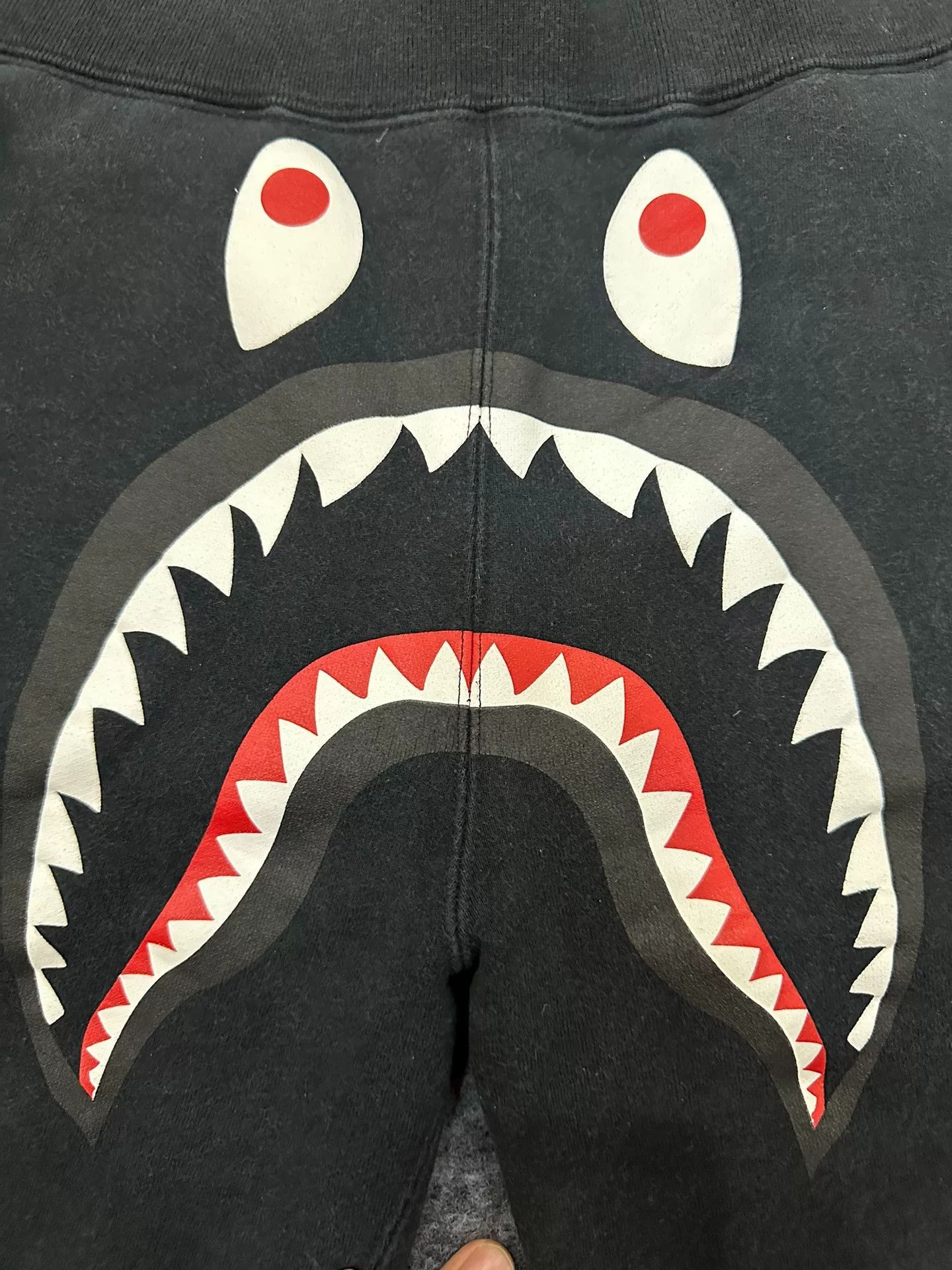 Bape BAPE Shark Graphic Sweatpants Size M Size US 32 / EU 48 - 4 Thumbnail