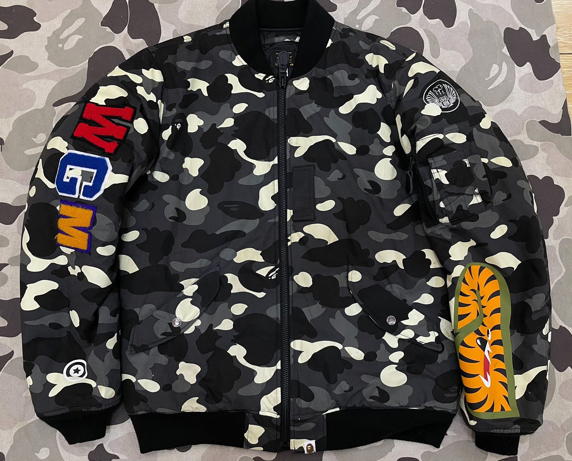 Bape BAPE Camo Shark Tiger Bomber Jacket XL Size US XL / EU 56 / 4 - 3 Thumbnail