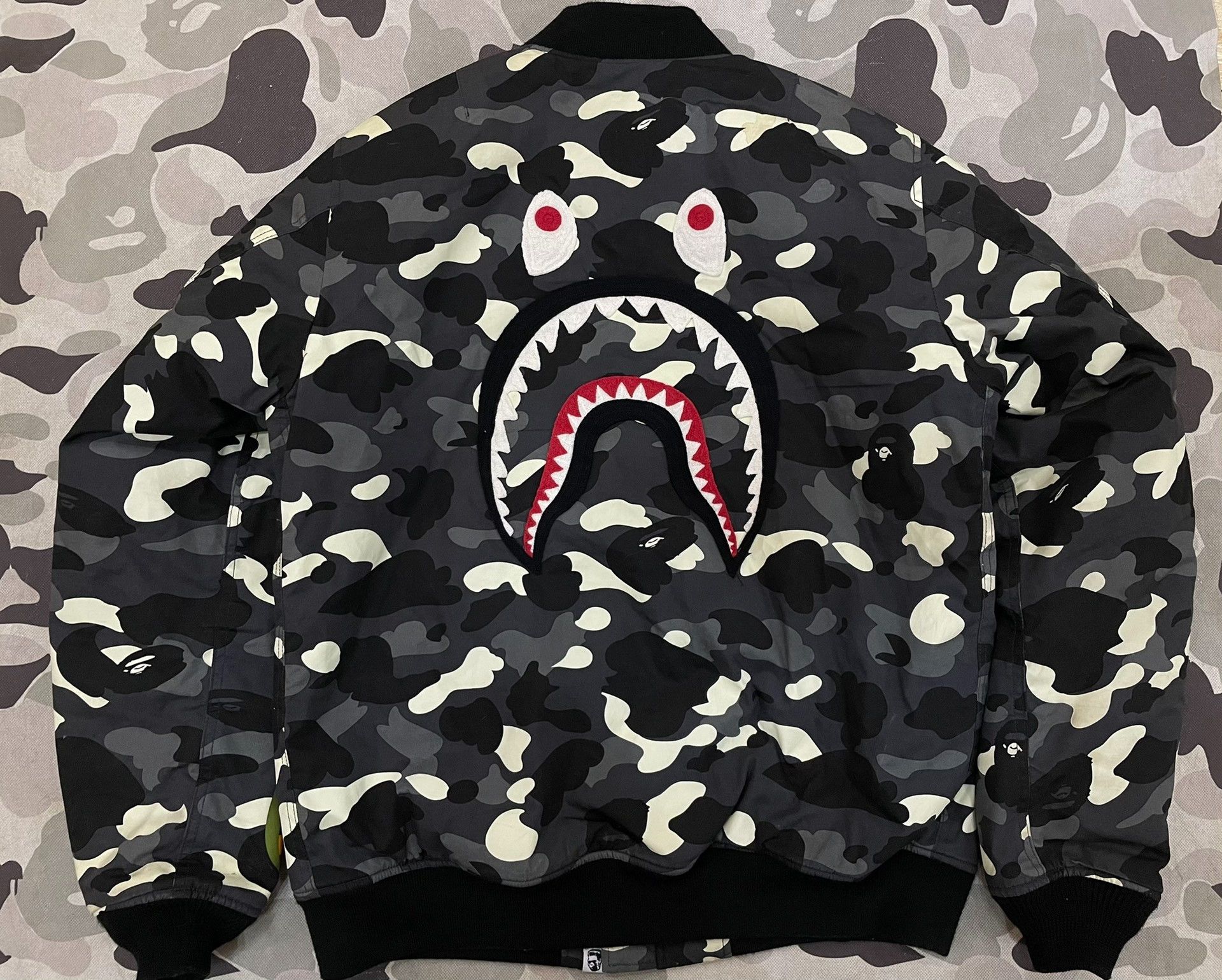Bape BAPE Camo Shark Tiger Bomber Jacket XL Size US XL / EU 56 / 4 - 2 Thumbnail