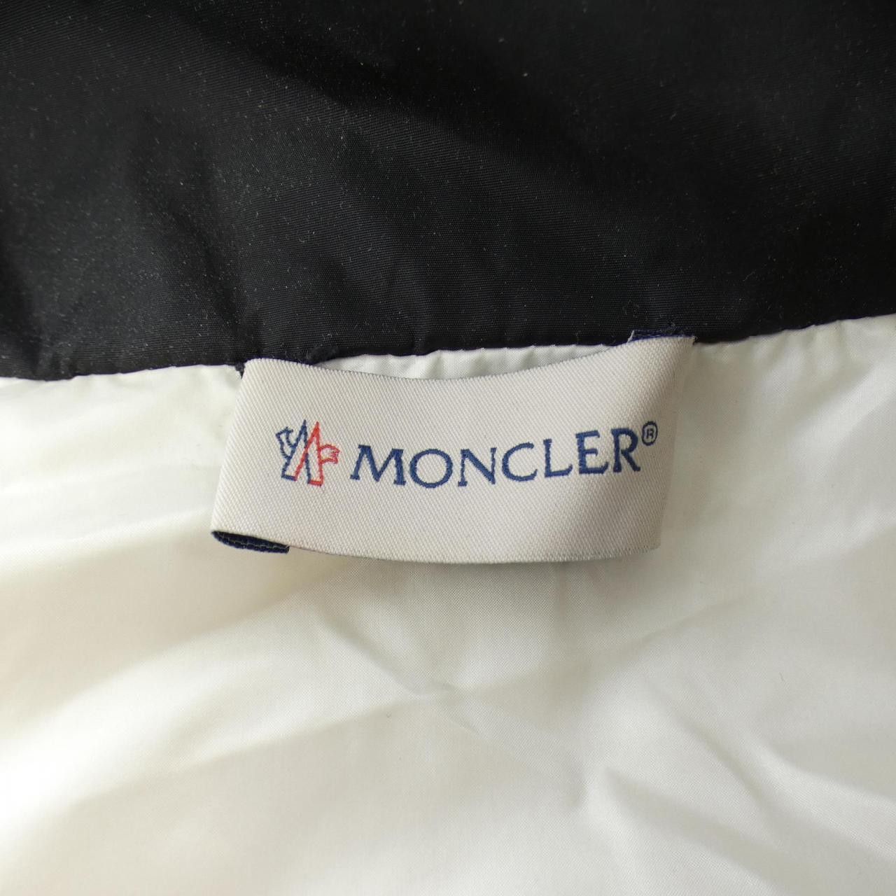 Moncler Moncler Moncler Blouson Others Outerwear 20938G73800 DUTY FREE for USA Size ONE SIZE - 4 Thumbnail