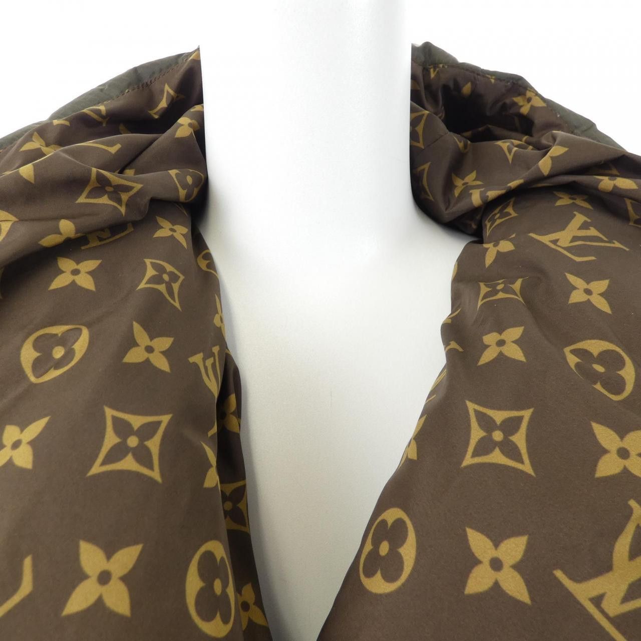 Louis Vuitton Louis Vuitton Louis Vuitton Down Jacket Textile Outerwear FLOW16E54 DUTY FREE for USA Size ONE SIZE - 6 Thumbnail