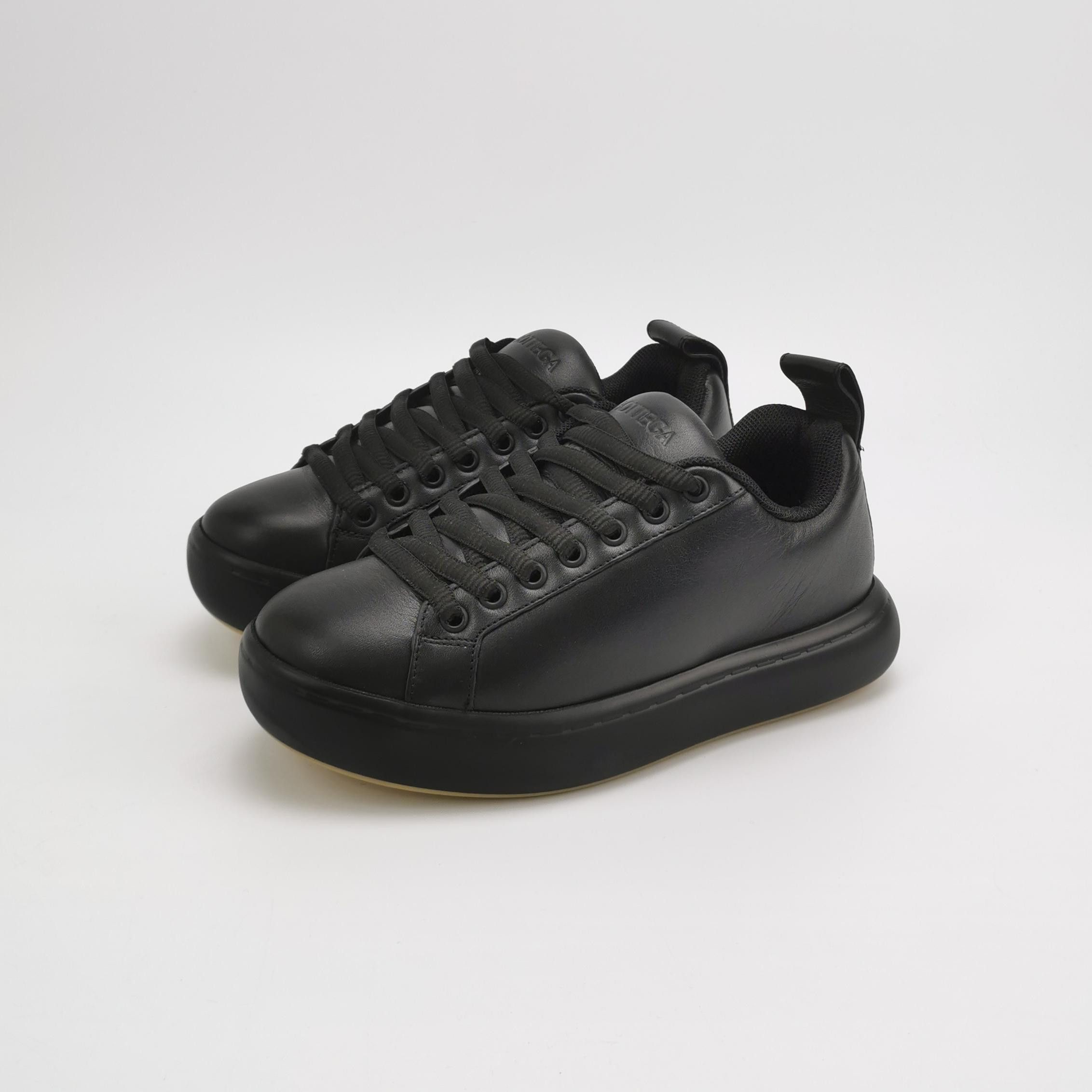 Bottega Veneta Bottega Veneta Women 6 Lowtop Sneakers Size US 6 / IT 36 - 2 Thumbnail