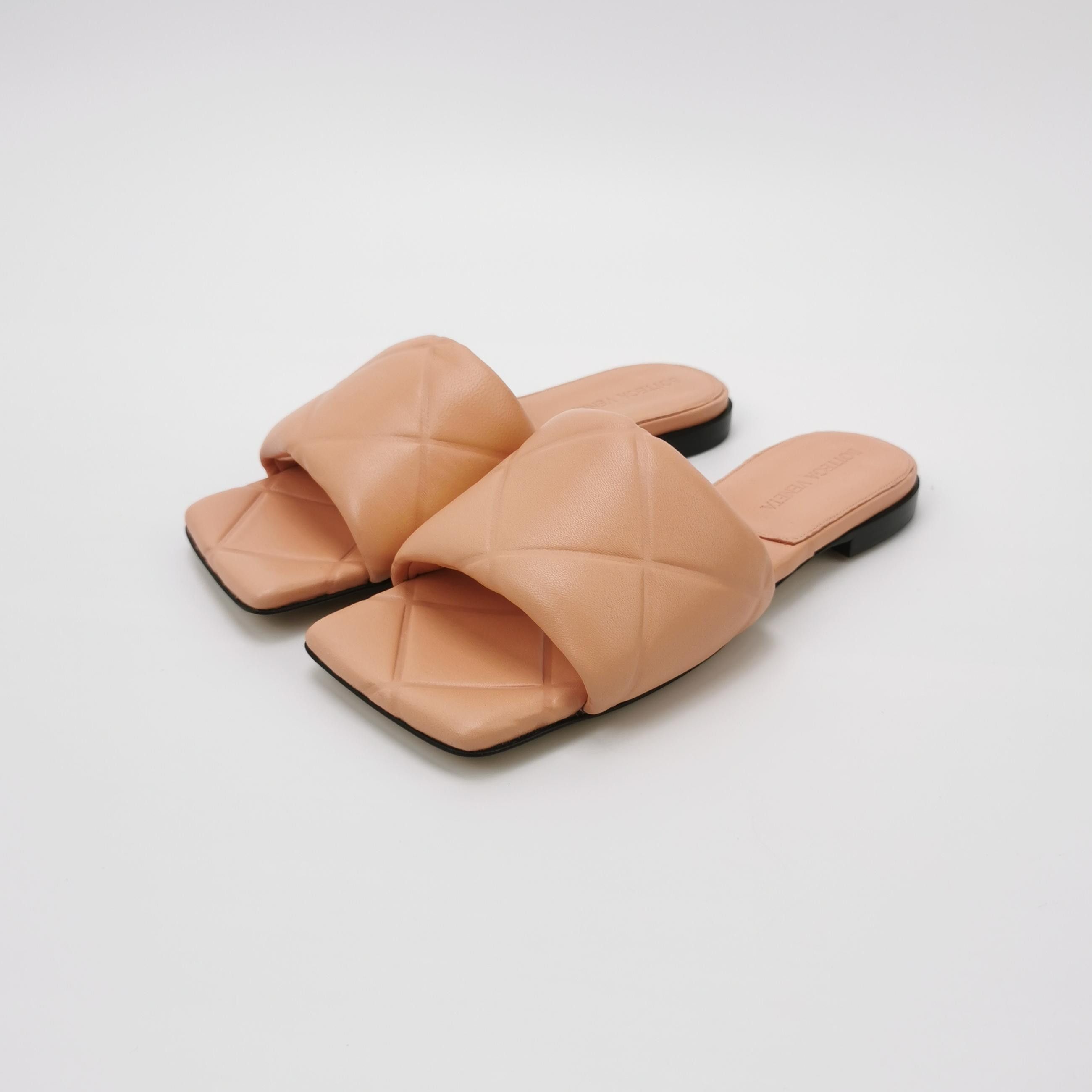 Bottega Veneta Bottega Veneta Women it_34 Sandals Size US 4 / IT 34 - 2 Thumbnail