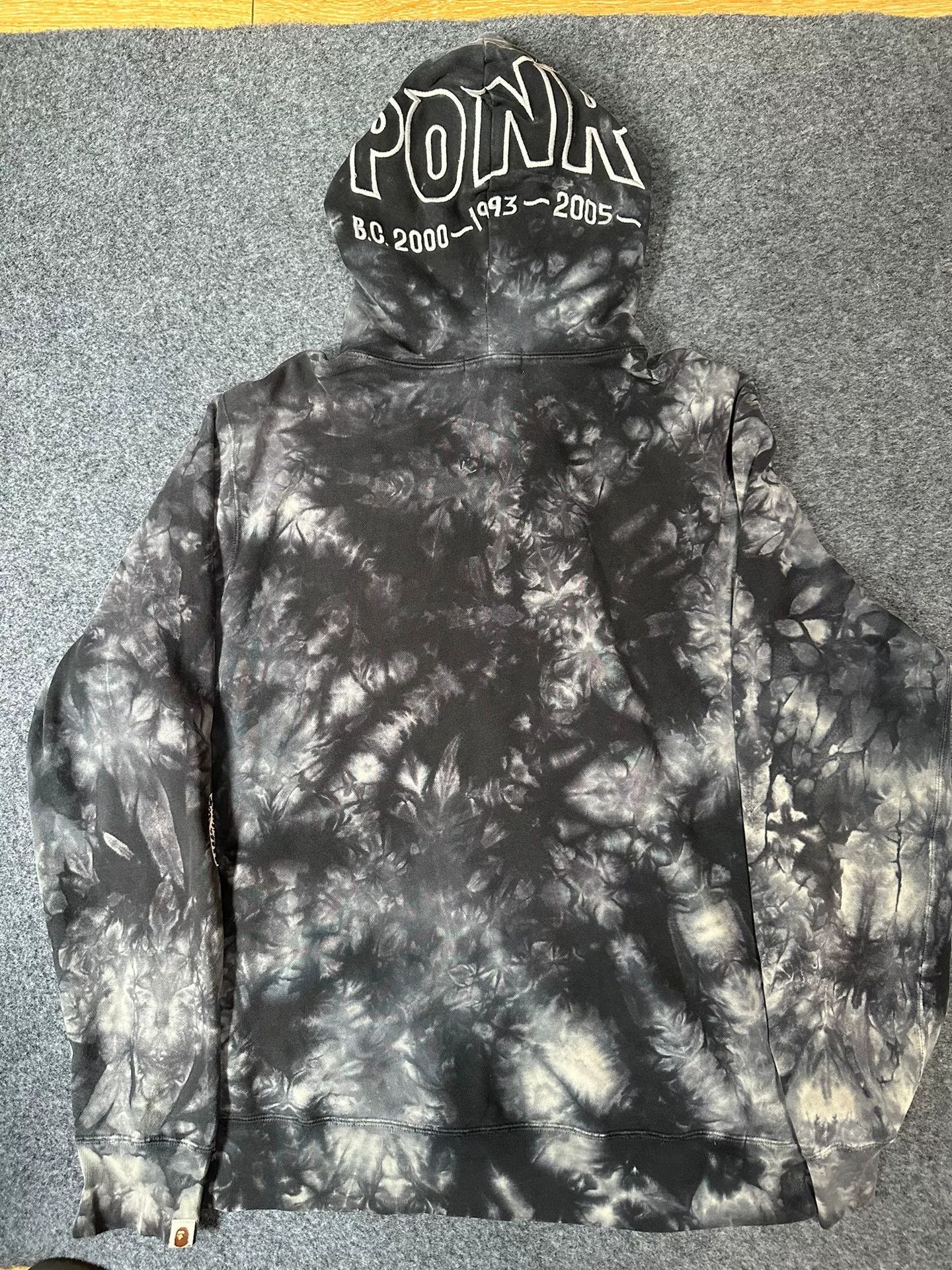 Bape BAPE Tie-Dye Shark Hoodie Size XL Size US XL / EU 56 / 4 - 3 Thumbnail