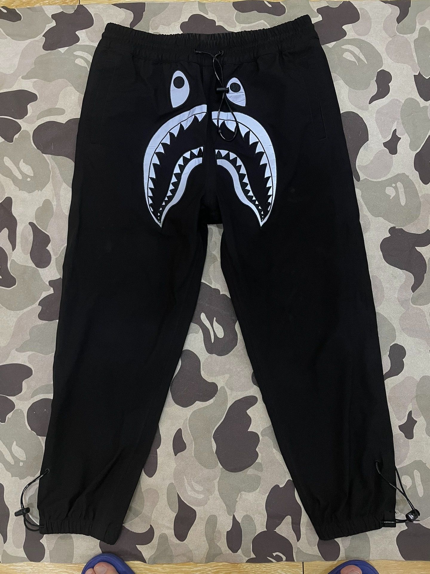 Bape A Bathing Ape Reflective Shark Sweatpants Size L Size US 34 / EU 50 - 2 Thumbnail