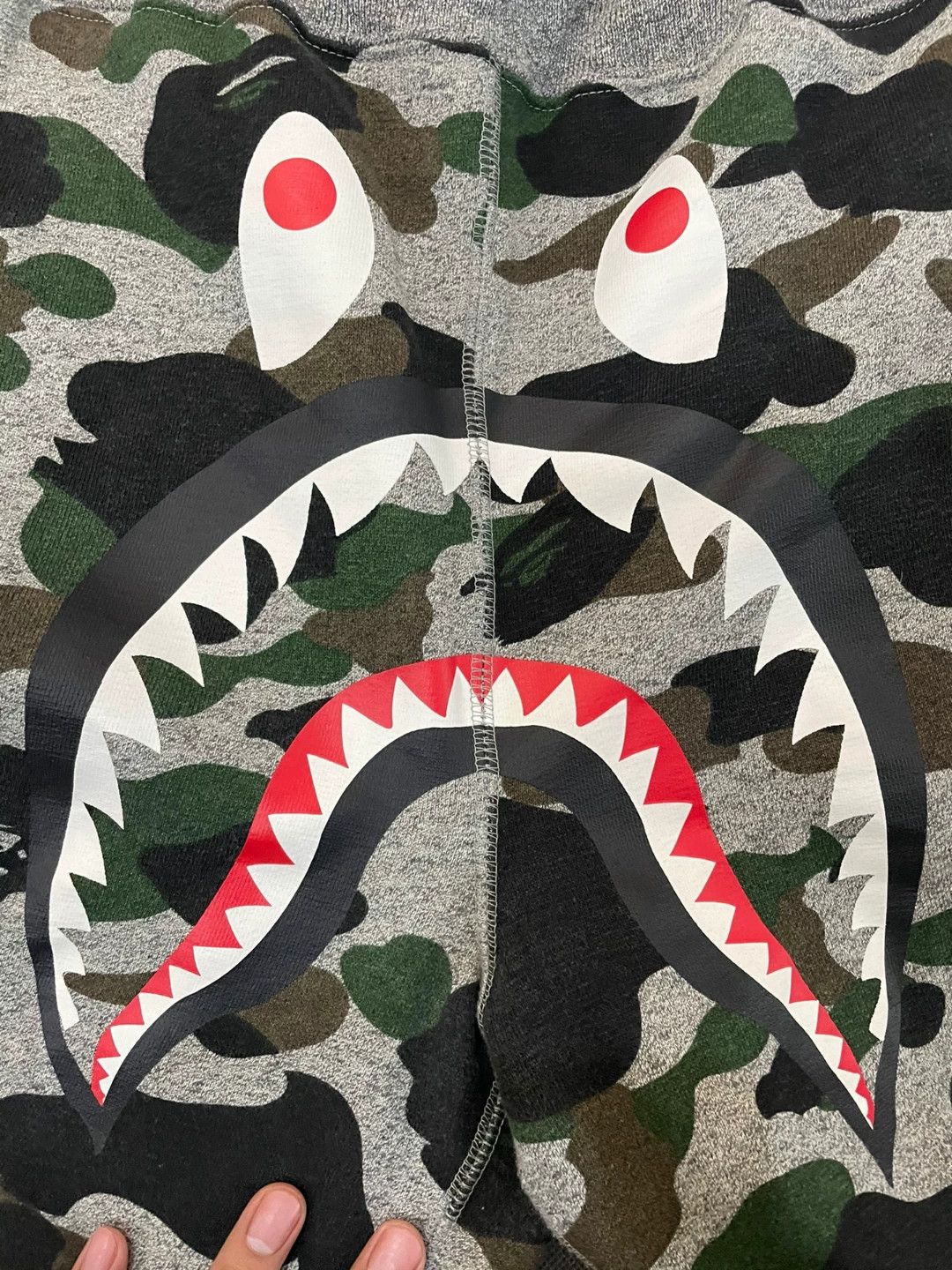 Bape A Bathing Ape Camo Shark Sweatpants Size XL Size US 36 / EU 52 - 4 Thumbnail