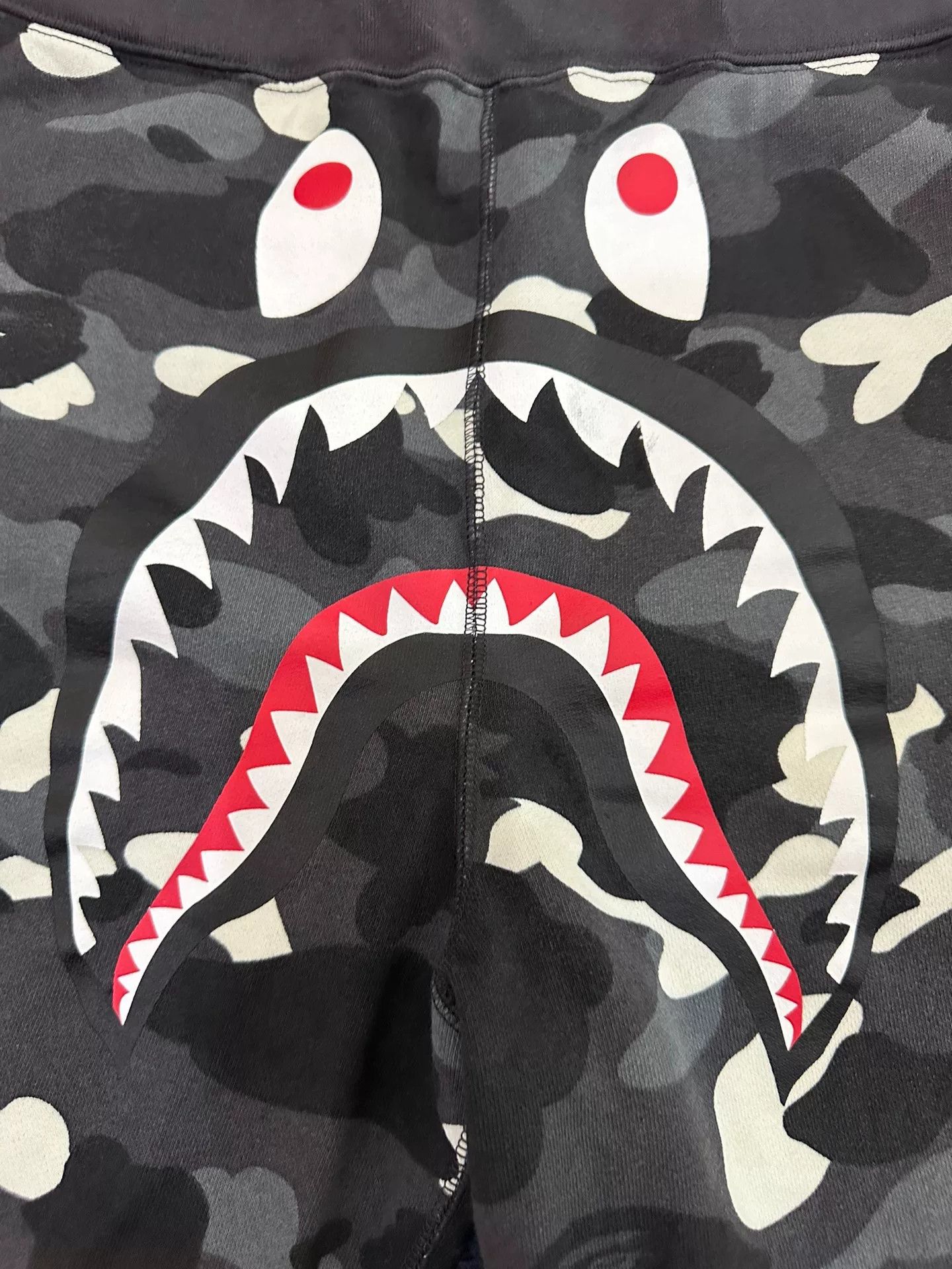 Bape BAPE Shark Camo Shorts XL Size US 36 / EU 52 - 4 Thumbnail