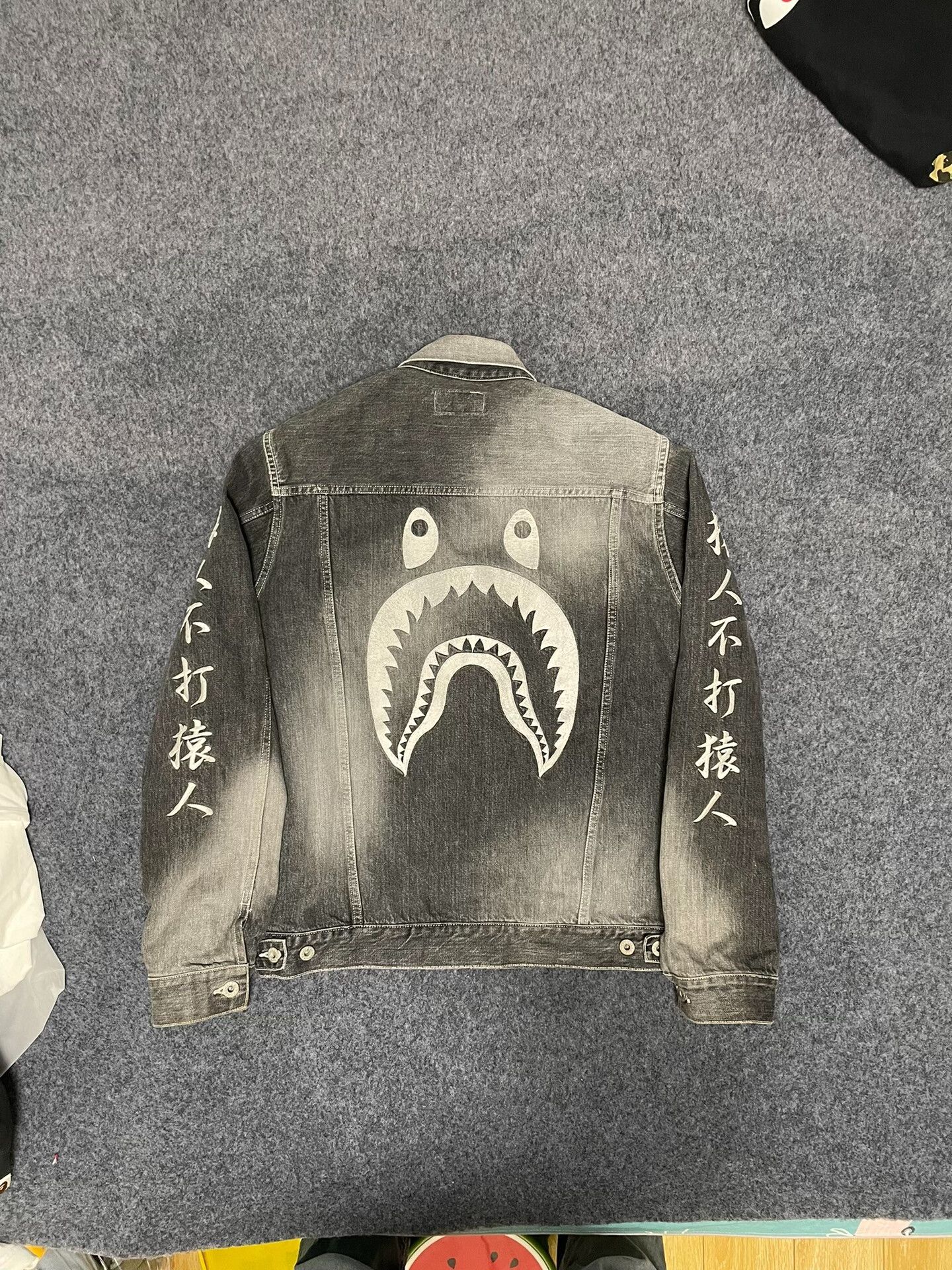 Bape A Bathing Ape Shark Denim Jacket Size L Size US L / EU 52-54 / 3 - 3 Thumbnail