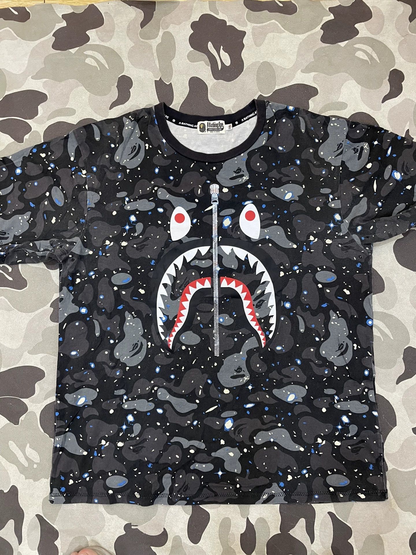 Bape A Bathing Ape Galaxy Shark T-Shirt XXL Size US XXL / EU 58 / 5 - 2 Thumbnail