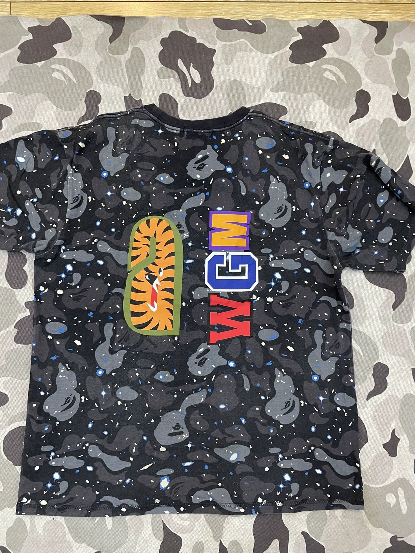 Bape A Bathing Ape Galaxy Shark T-Shirt XXL Size US XXL / EU 58 / 5 - 5 Thumbnail