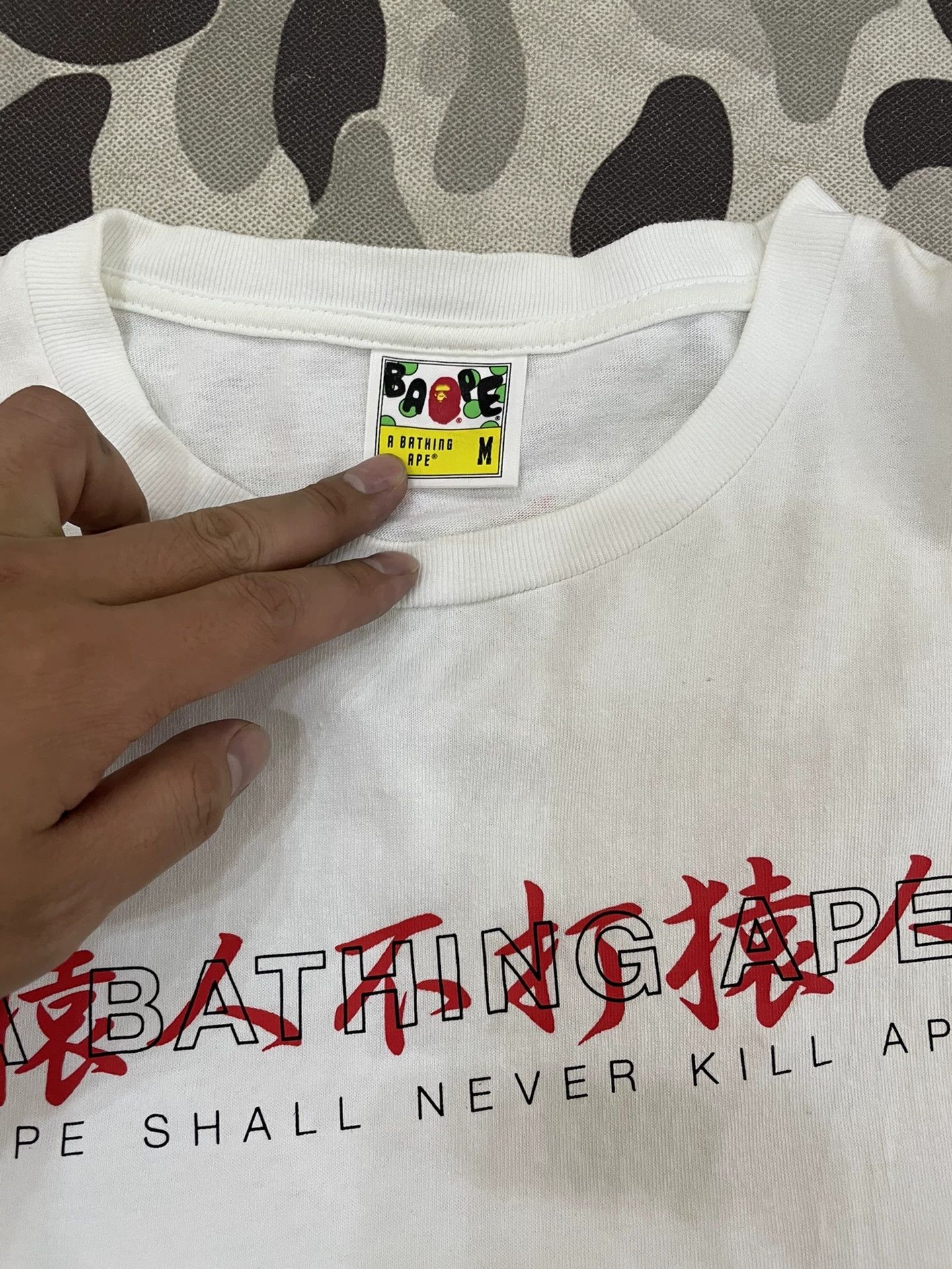 Bape A Bathing Ape Graphic Logo T-Shirt Size M Size US M / EU 48-50 / 2 - 4 Thumbnail