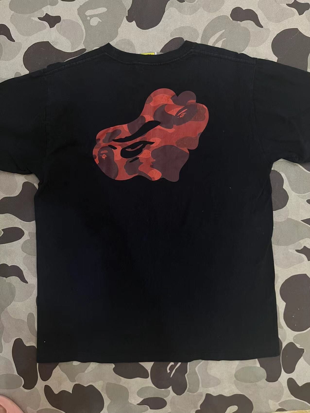Bape Bape Red Camo Logo T-Shirt Size M Size US M / EU 48-50 / 2 - 2 Thumbnail