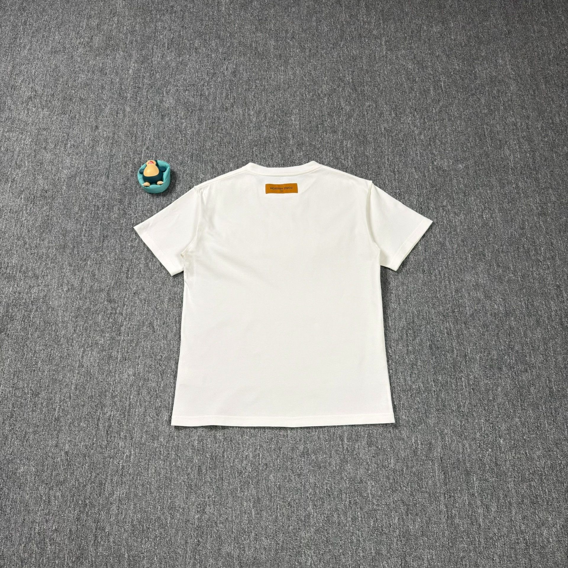 Louis Vuitton Louis Vuitton Graffiti Logo T-Shirt Size S Size US S / EU 44-46 / 1 - 8 Thumbnail