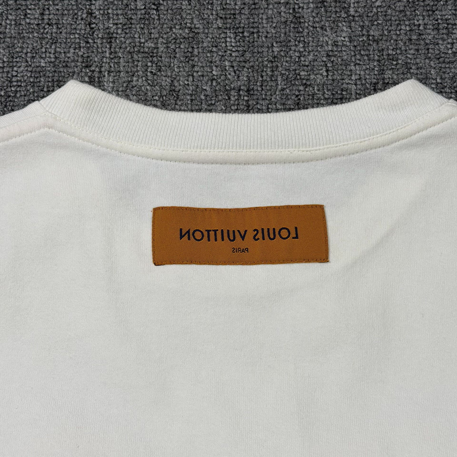 Louis Vuitton Louis Vuitton Graffiti Logo T-Shirt Size S Size US S / EU 44-46 / 1 - 7 Thumbnail