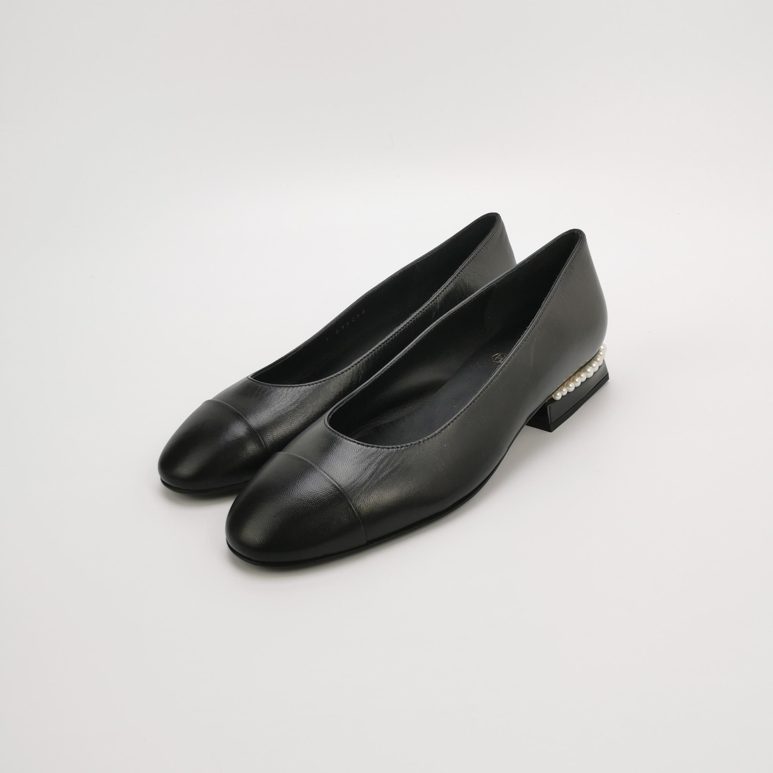 Chanel Chanel Women 8 Flats Size US 8 / IT 38 - 2 Thumbnail