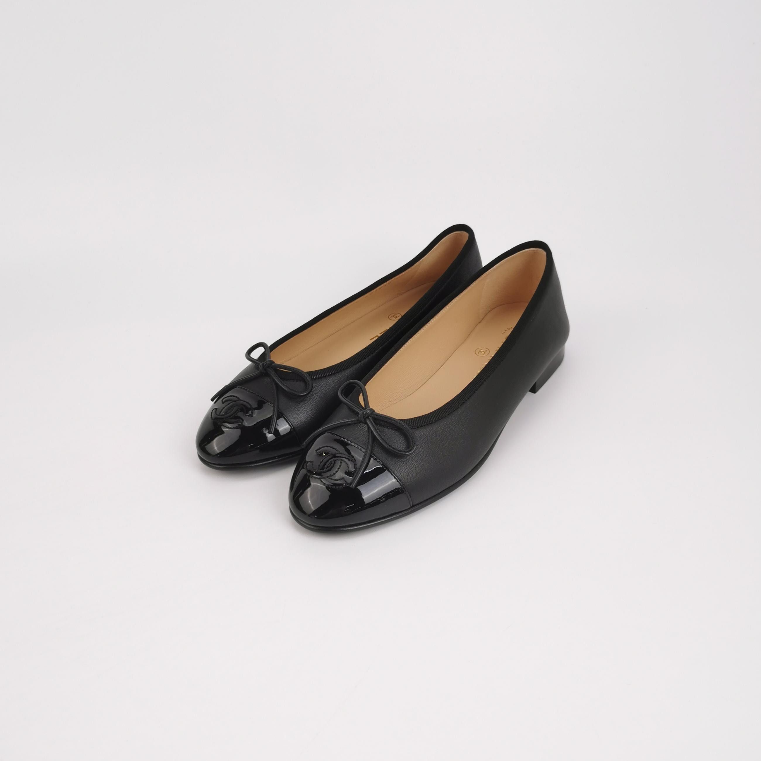 Chanel Chanel Women 7 Flats Size US 7 / IT 37 - 2 Thumbnail