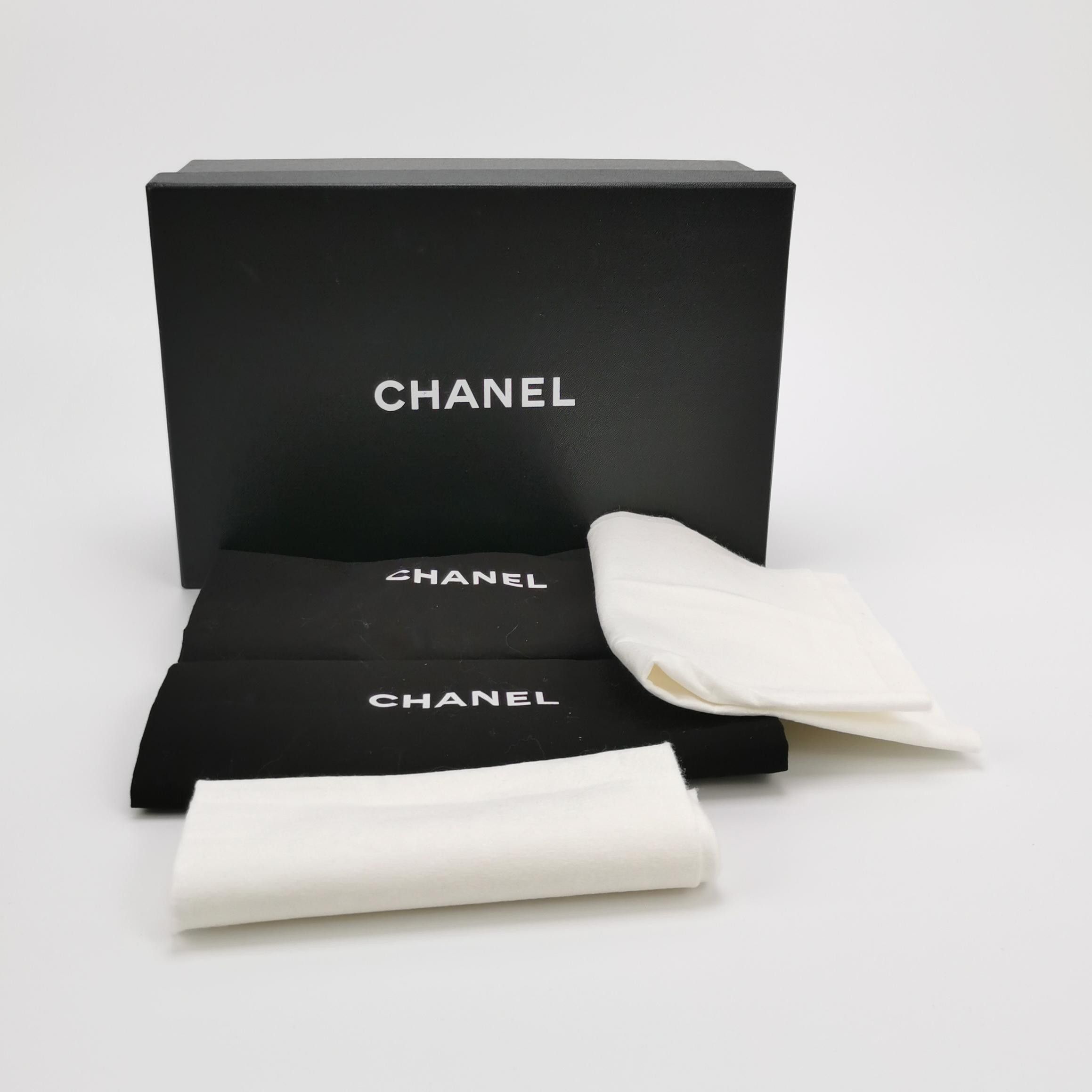 Chanel Chanel Women 5-5 Lowtop Sneakers Size US 5.5 / IT 35.5 - 6 Thumbnail