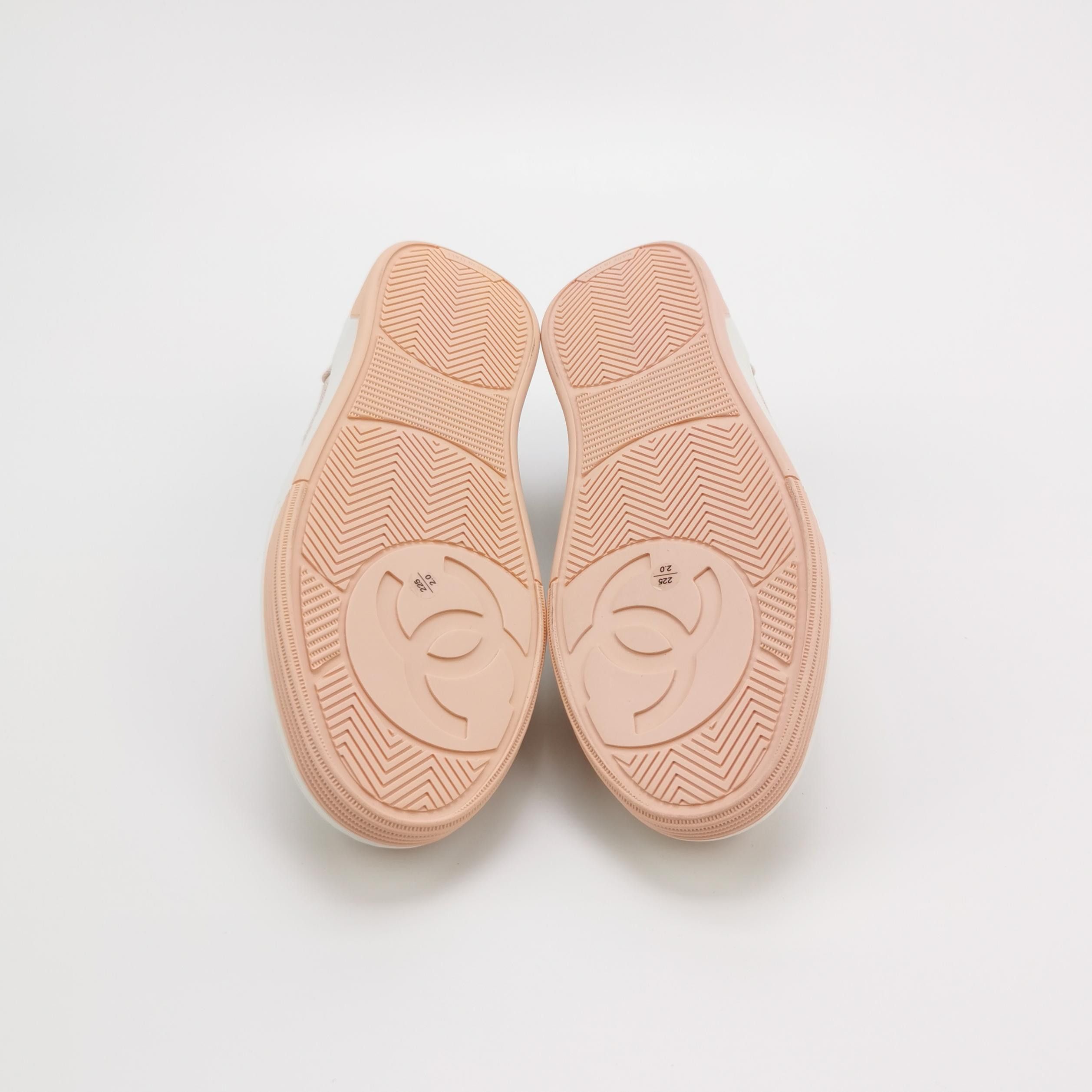 Chanel Chanel Women 5-5 Lowtop Sneakers Size US 5.5 / IT 35.5 - 5 Thumbnail