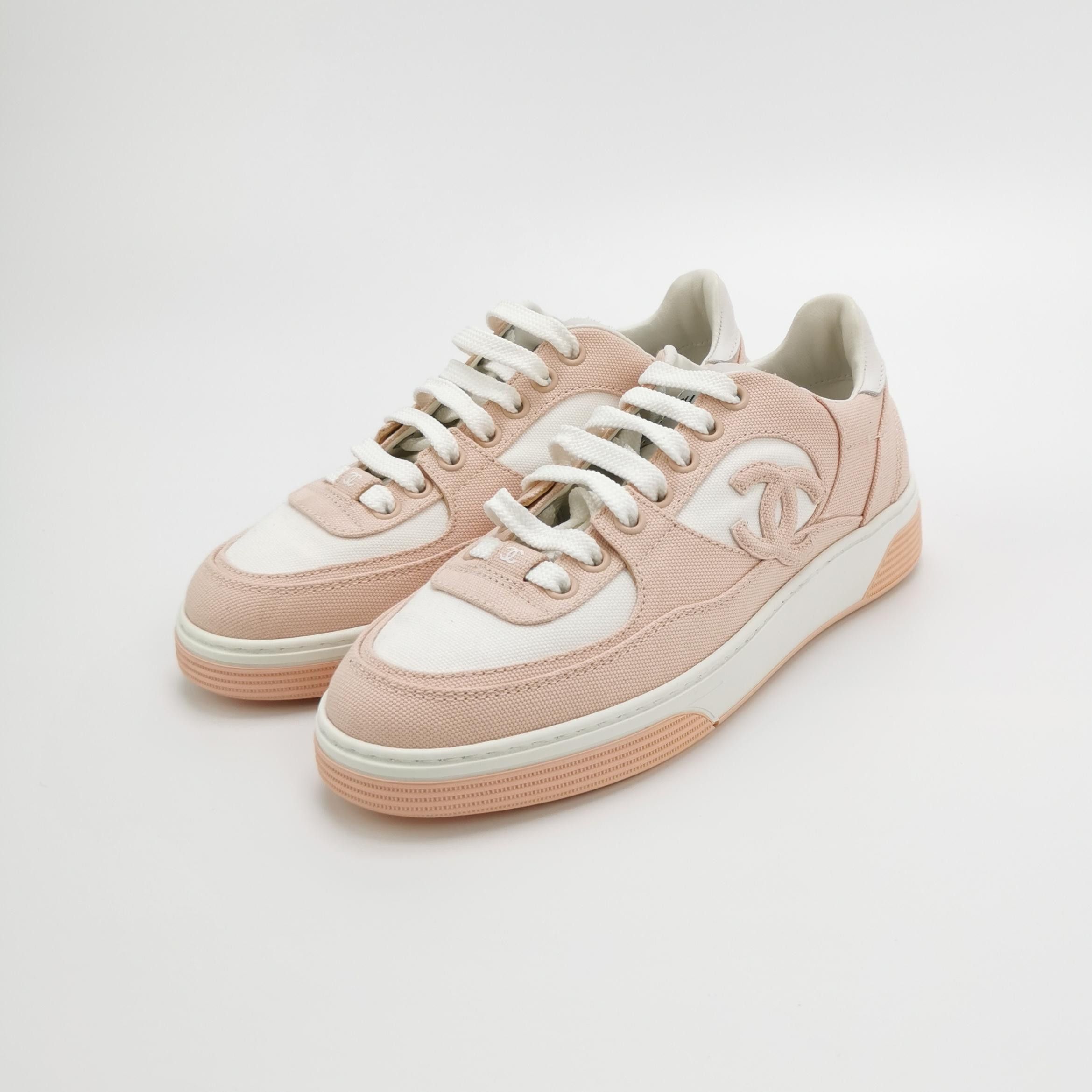 Chanel Chanel Women 5-5 Lowtop Sneakers Size US 5.5 / IT 35.5 - 2 Thumbnail