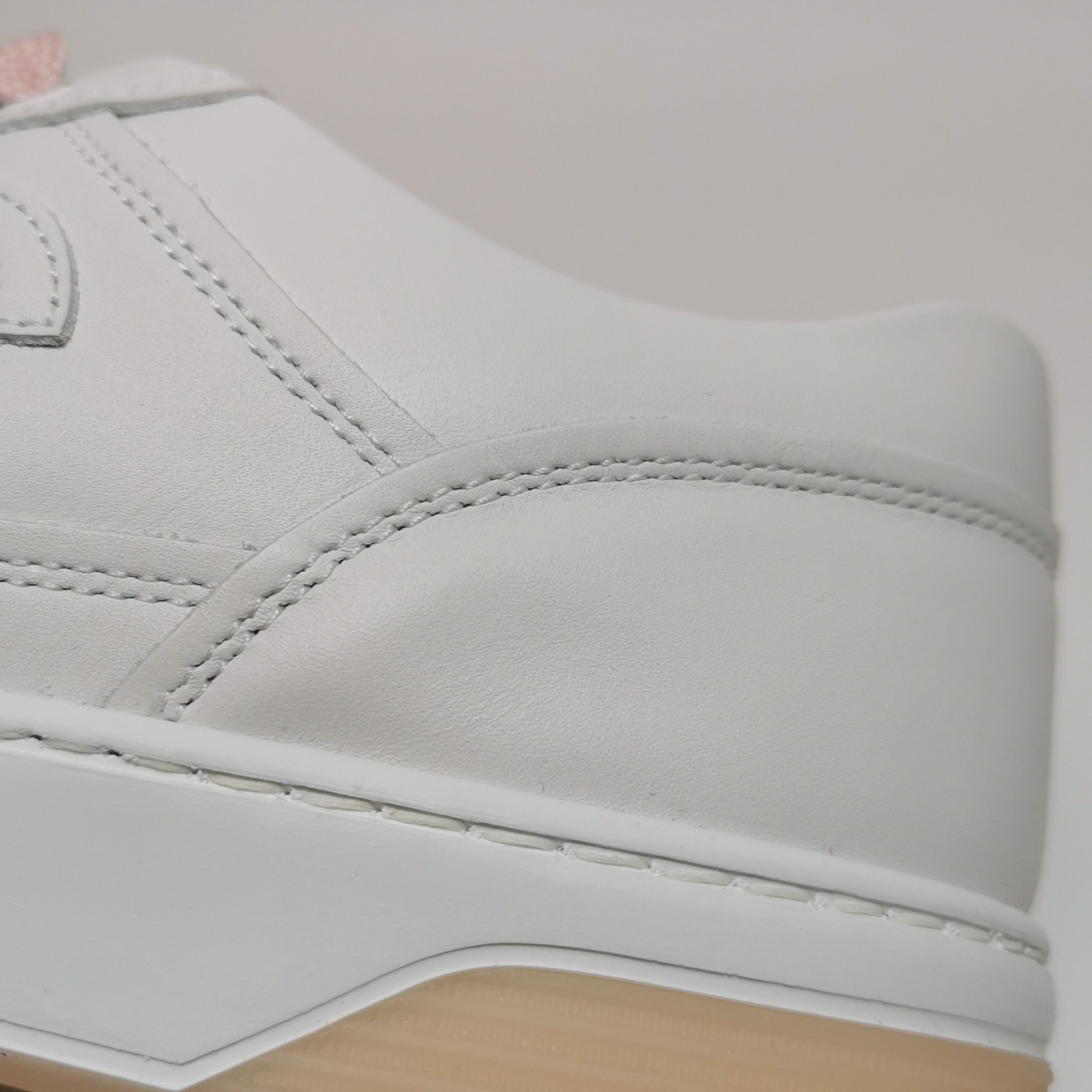 Chanel Chanel Women 8-5 Lowtop Sneakers Size US 8.5 / IT 38.5 - 9 Thumbnail