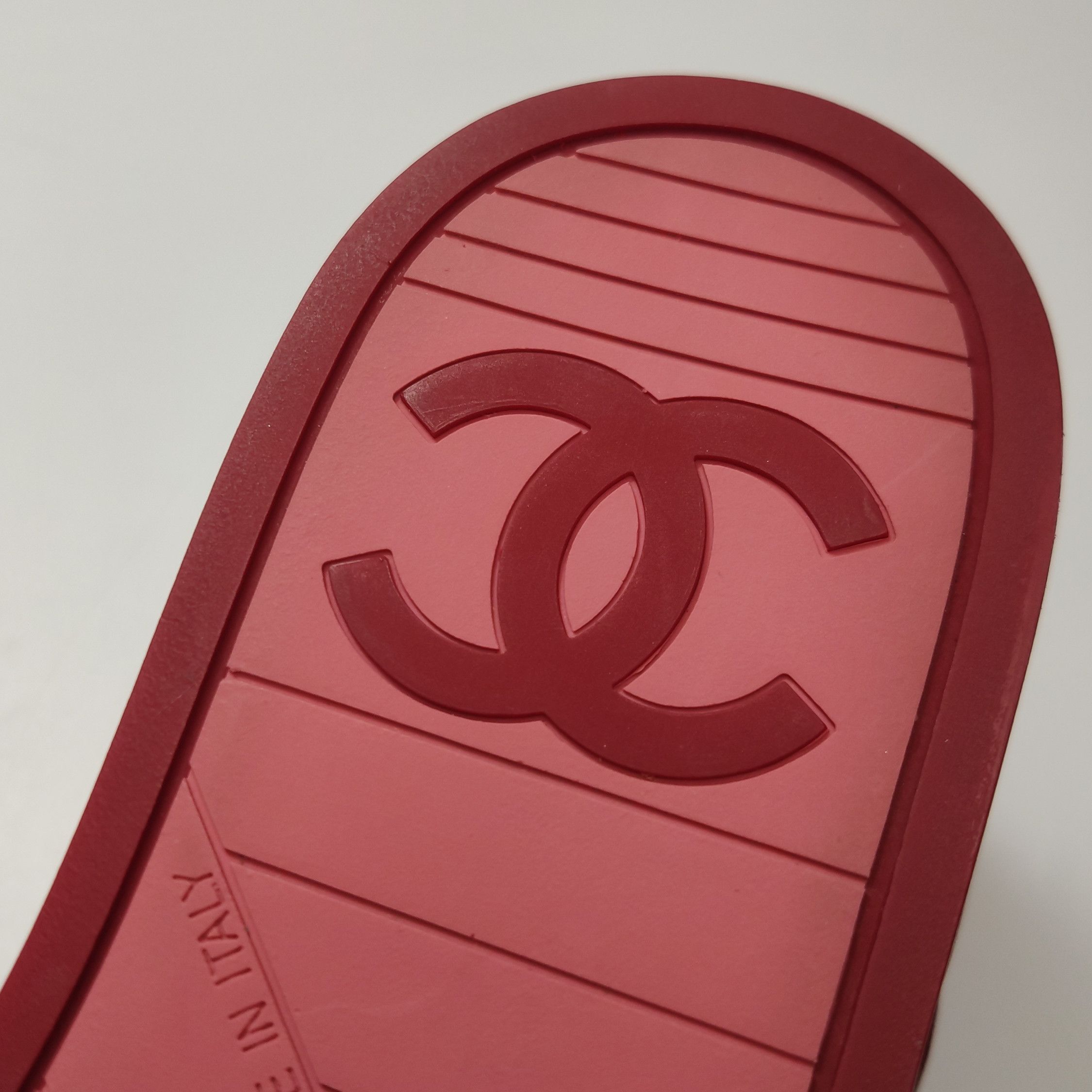 Chanel Chanel Women 5-5 Lowtop Sneakers Size US 5.5 / IT 35.5 - 9 Thumbnail