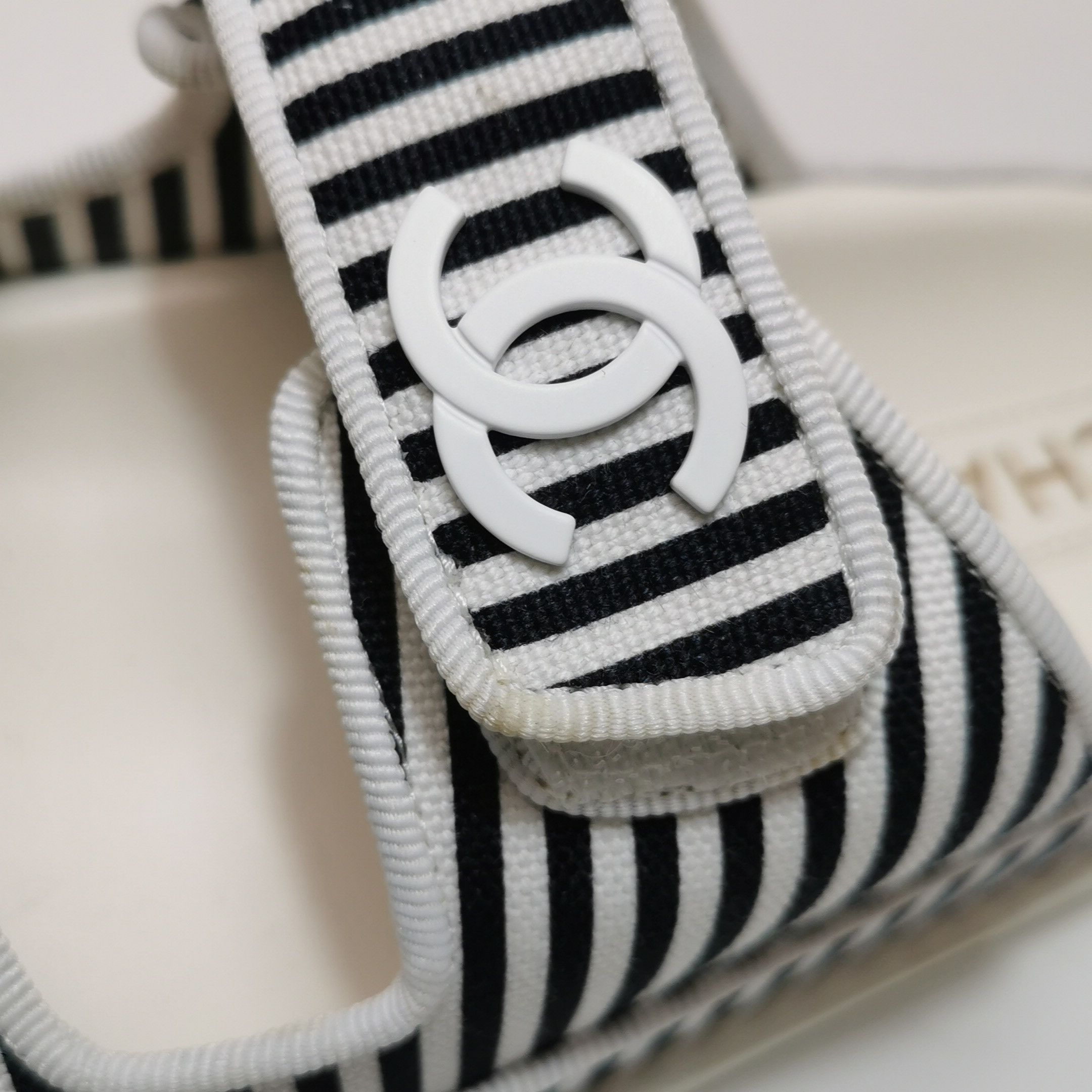 Chanel Chanel Women 7 Sandals Size US 7 / IT 37 - 7 Thumbnail