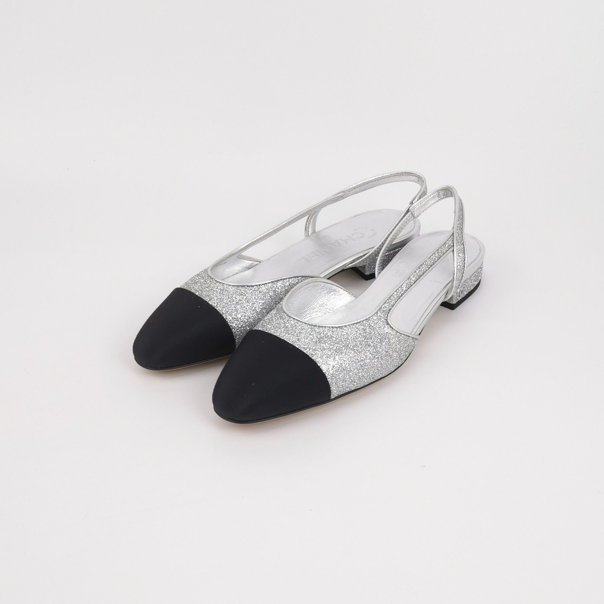 Chanel Chanel Women 5 Flats Size US 5 / IT 35 - 2 Thumbnail