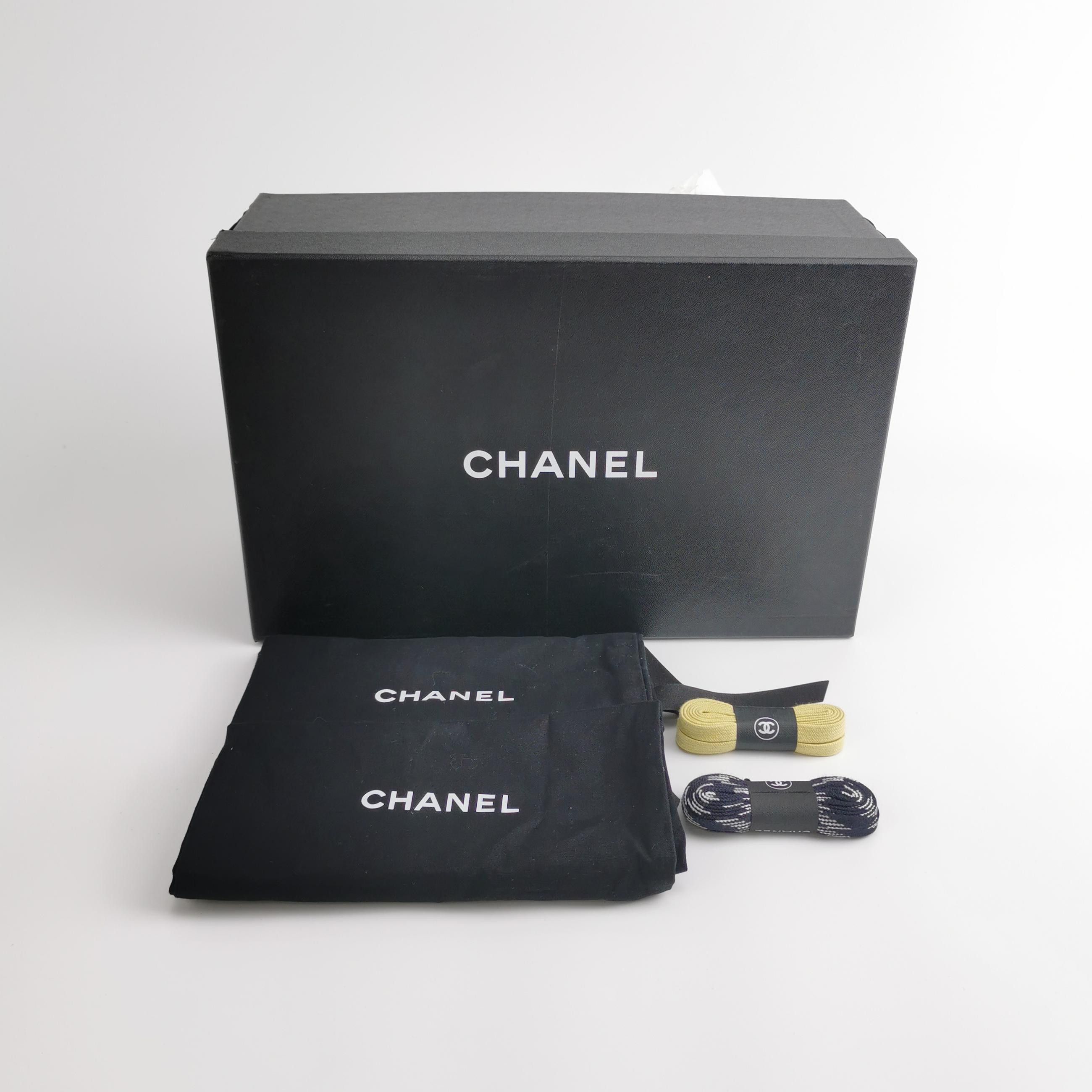 Chanel Chanel Women 5-5 Lowtop Sneakers Size US 5.5 / IT 35.5 - 6 Thumbnail