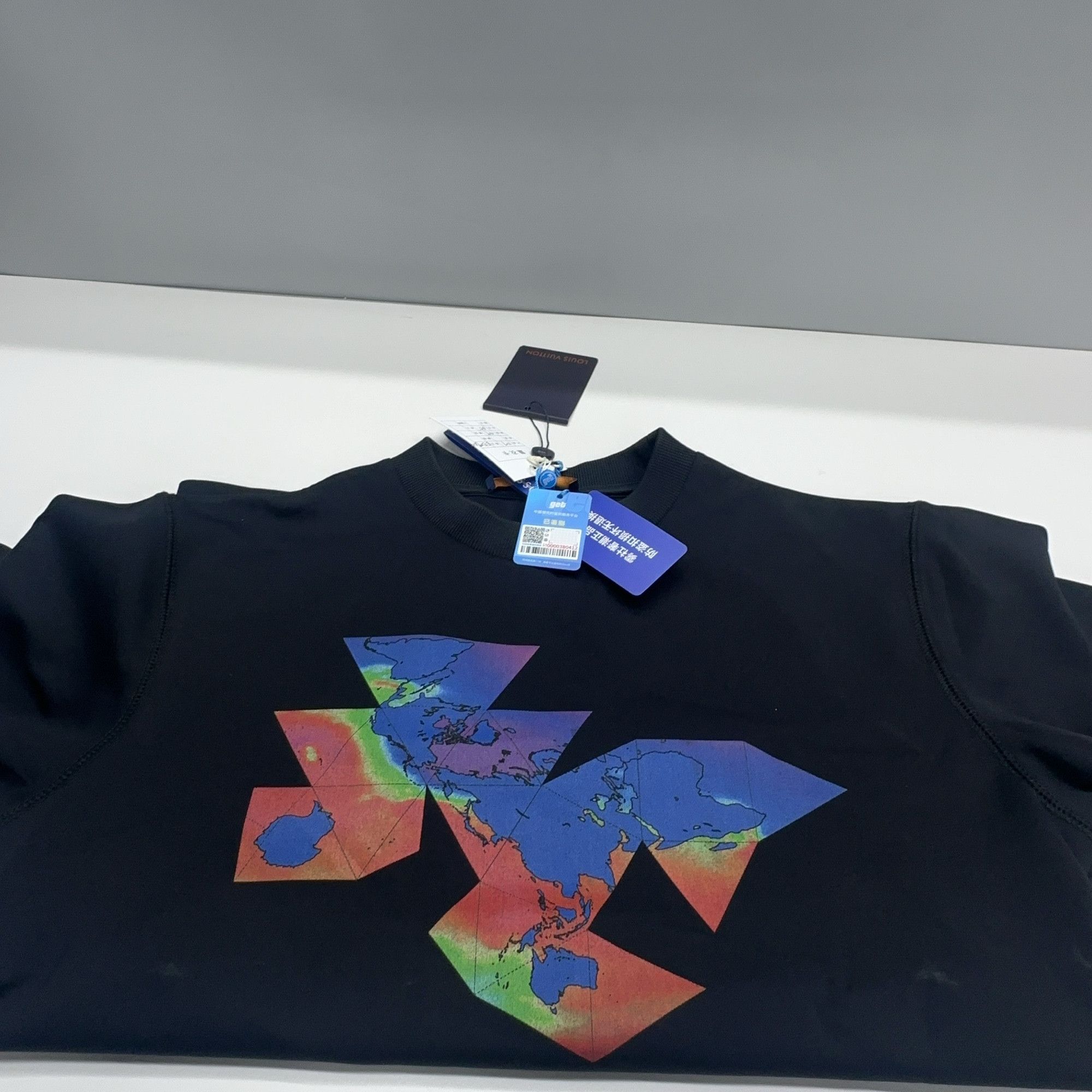 Louis Vuitton Louis Vuitton 2054 Map Print T-Shirt Black Size M Size US M / EU 48-50 / 2 - 8 Thumbnail