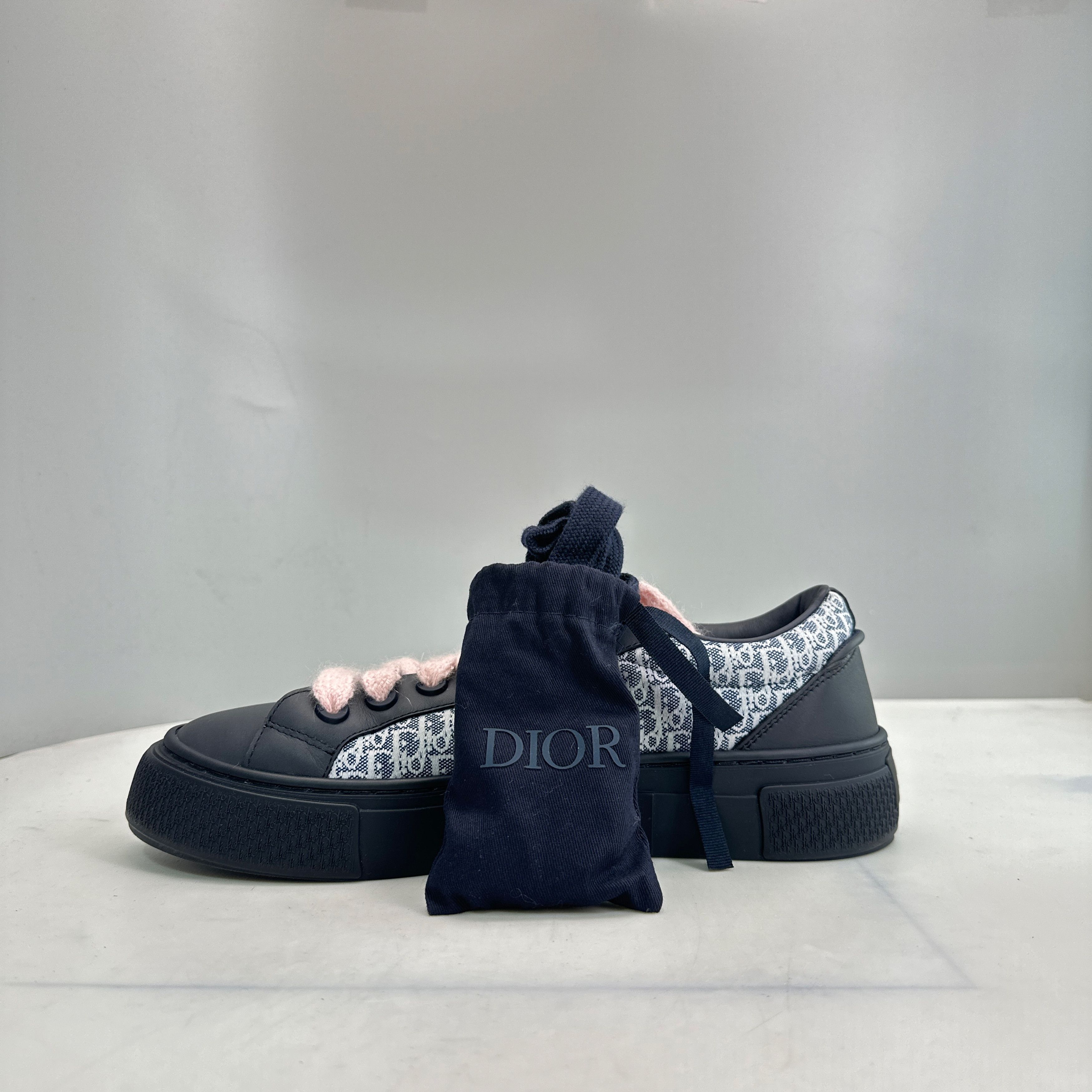 Dior Dior x KAWS B33 Oblique Low-Top Sneakers Size 10 Size US 10 / EU 43 - 10 Thumbnail