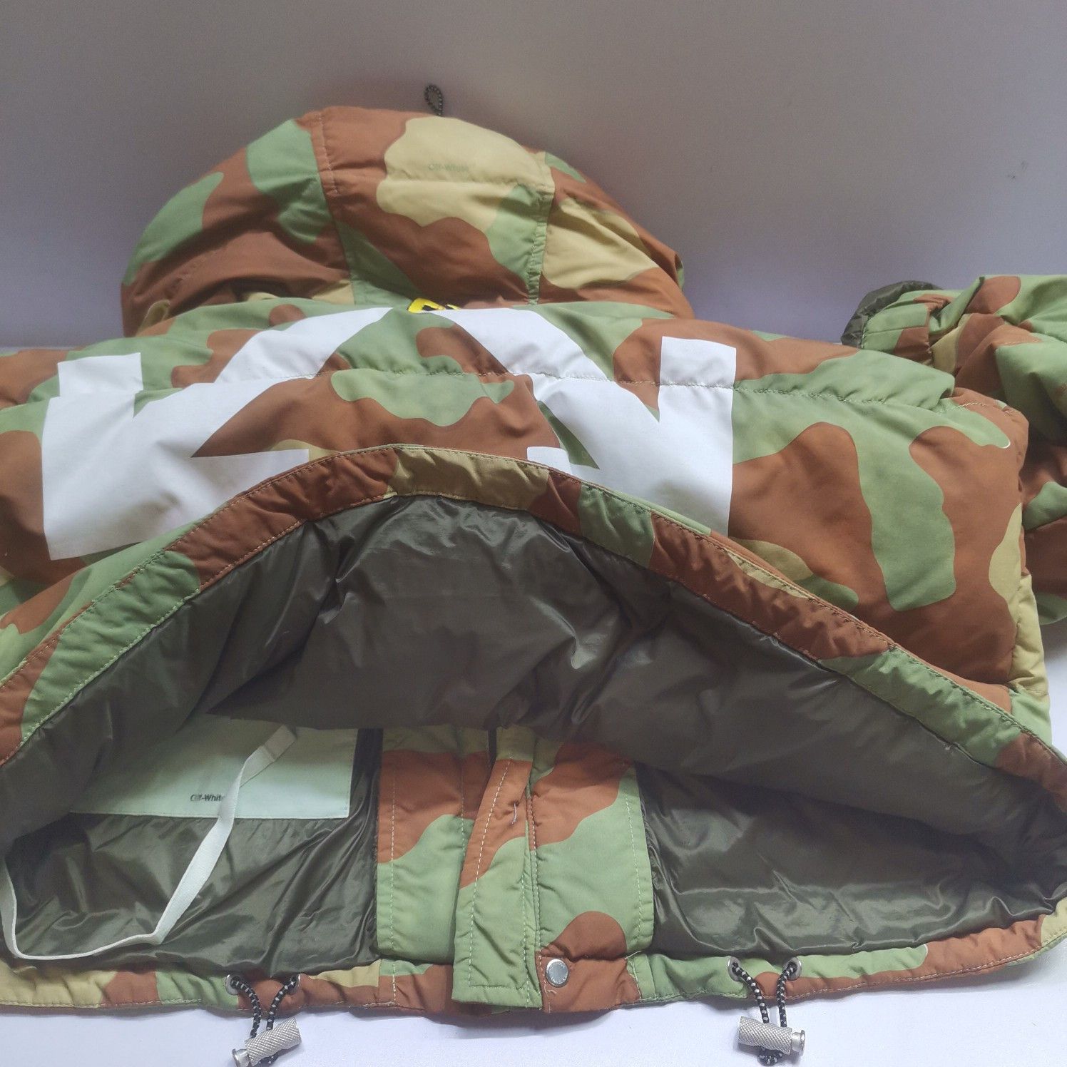Off-White Off-White Camo Down Puffer Jacket Size M Size US M / EU 48-50 / 2 - 13 Thumbnail