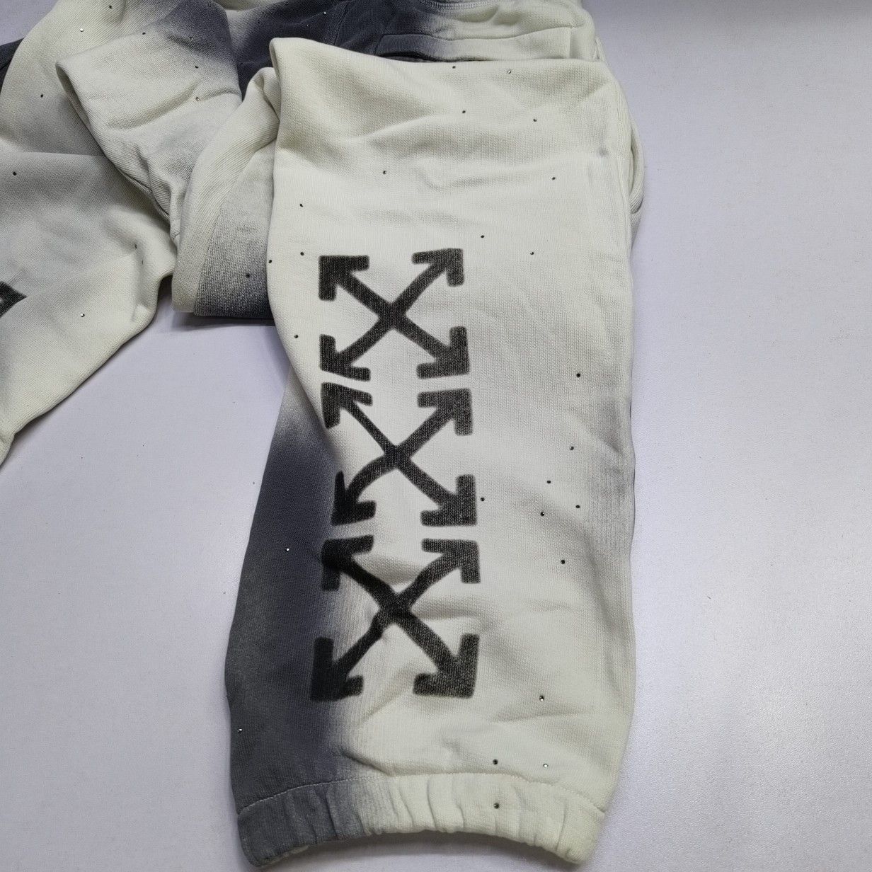 Off-White OFF-WHITE Spray Arrow Sweatpants Size XS Size US 28 / EU 44 - 8 Thumbnail