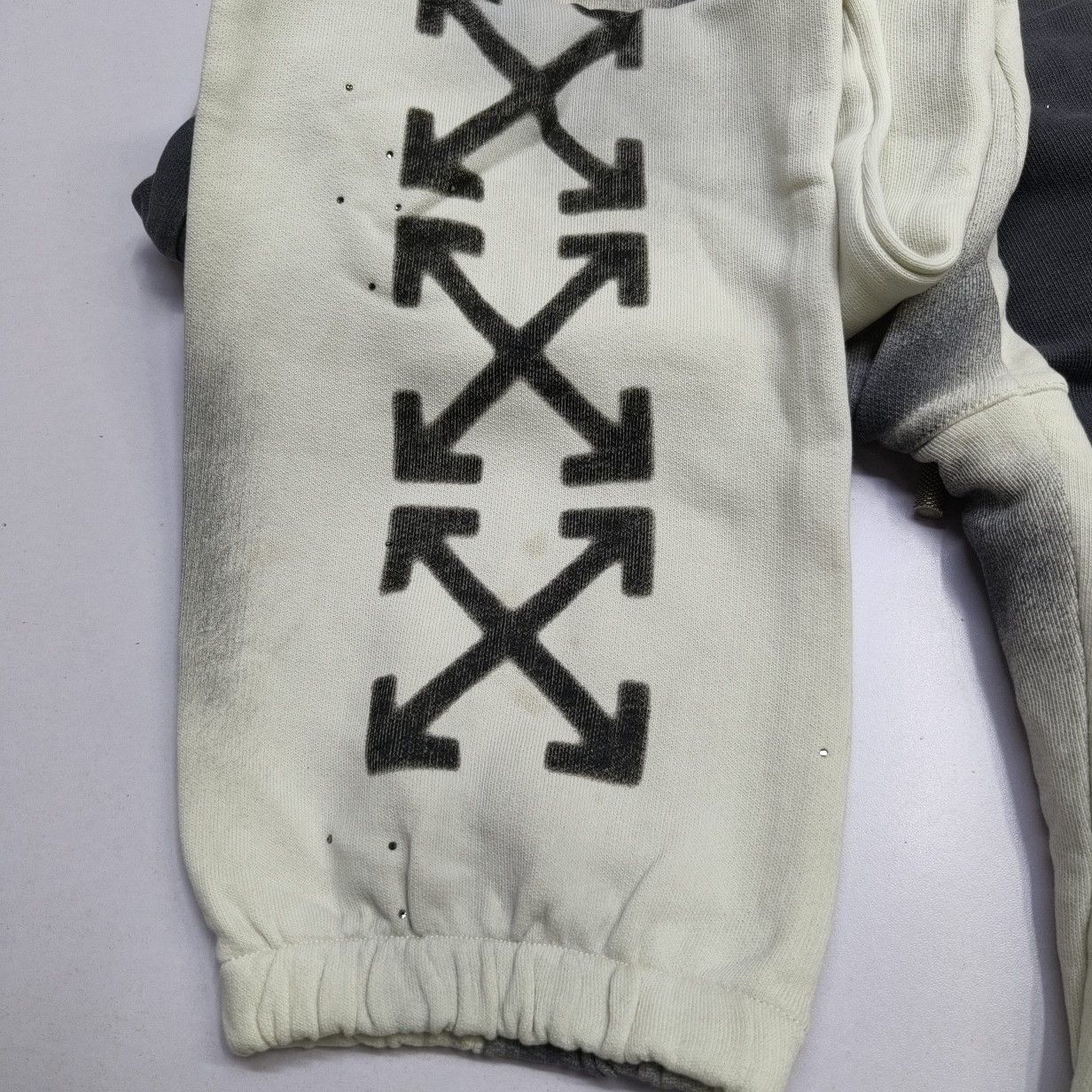 Off-White OFF-WHITE Spray Arrow Sweatpants Size XS Size US 28 / EU 44 - 7 Thumbnail