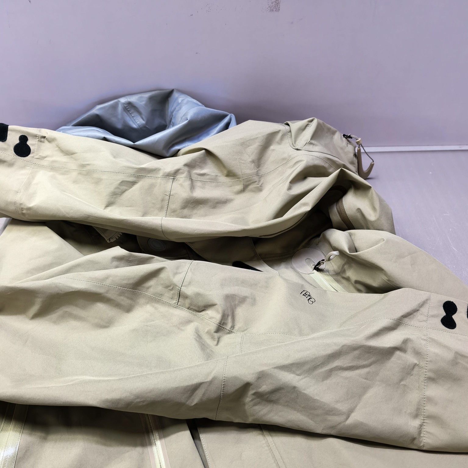 Nike Nike x Off-White Logo Gore-Tex Jacket Size L Size US L / EU 52-54 / 3 - 14 Thumbnail