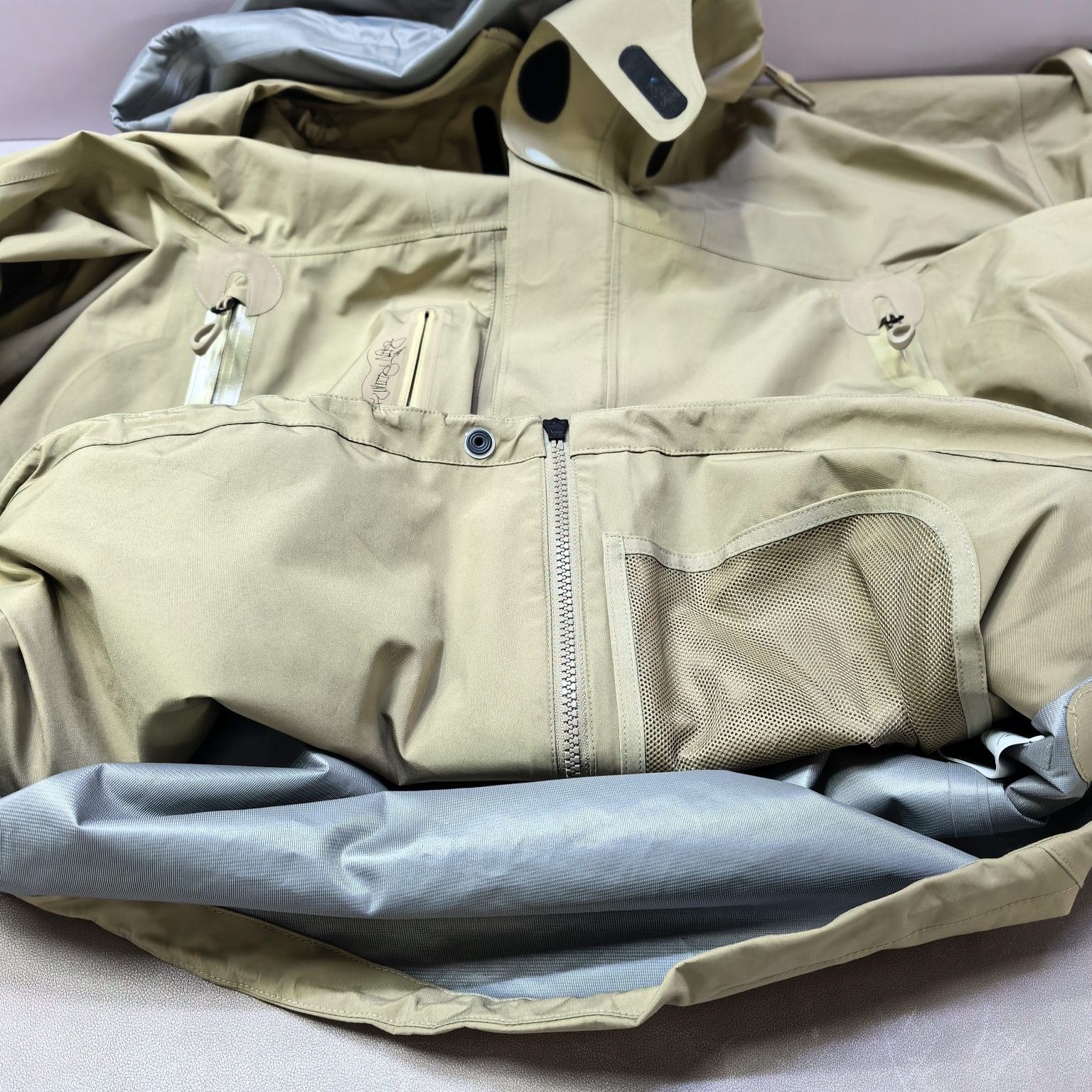 Nike Nike x Off-White Logo Gore-Tex Jacket Size L Size US L / EU 52-54 / 3 - 10 Thumbnail