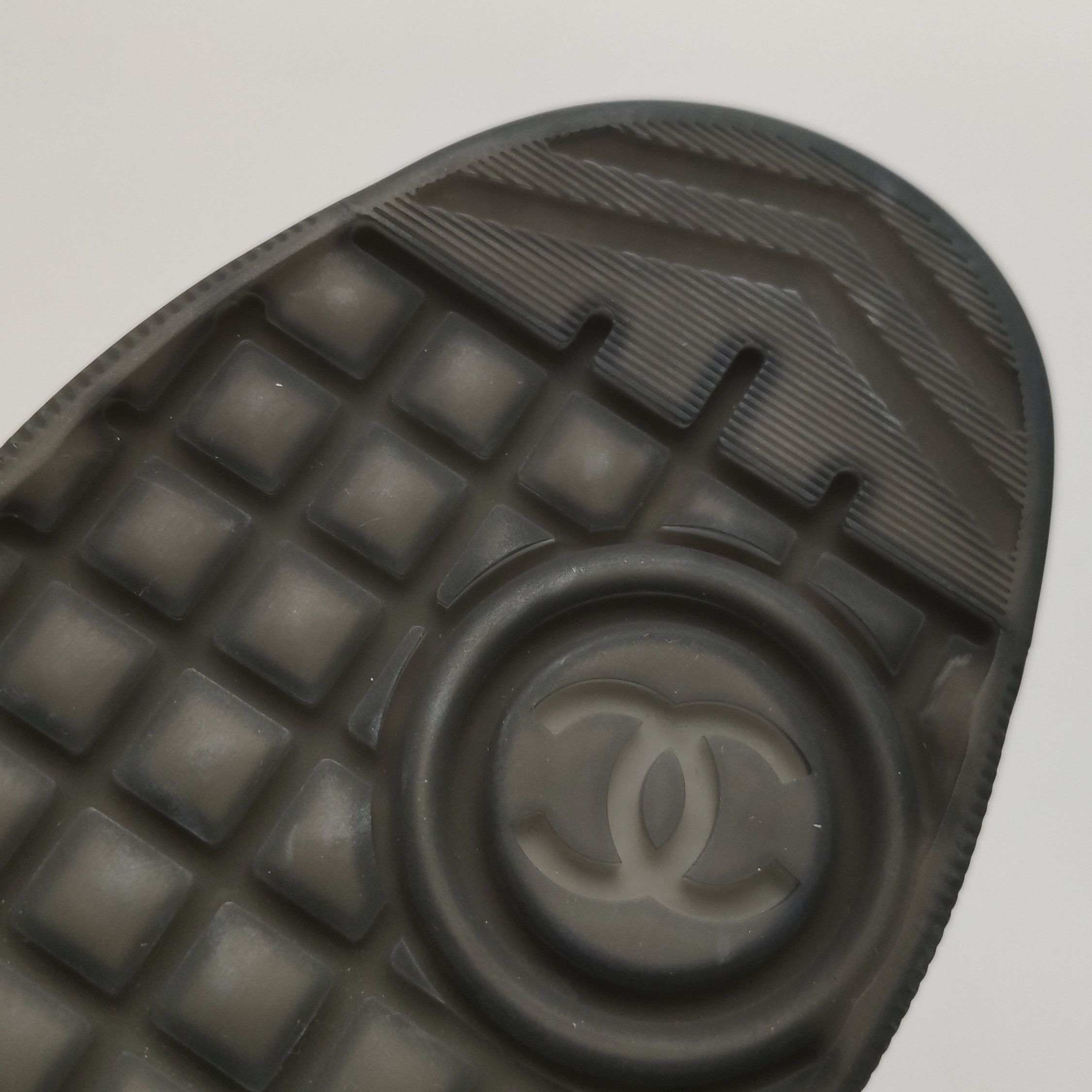 Chanel Chanel Women 7-5 Lowtop Sneakers Size US 7.5 / IT 37.5 - 10 Thumbnail