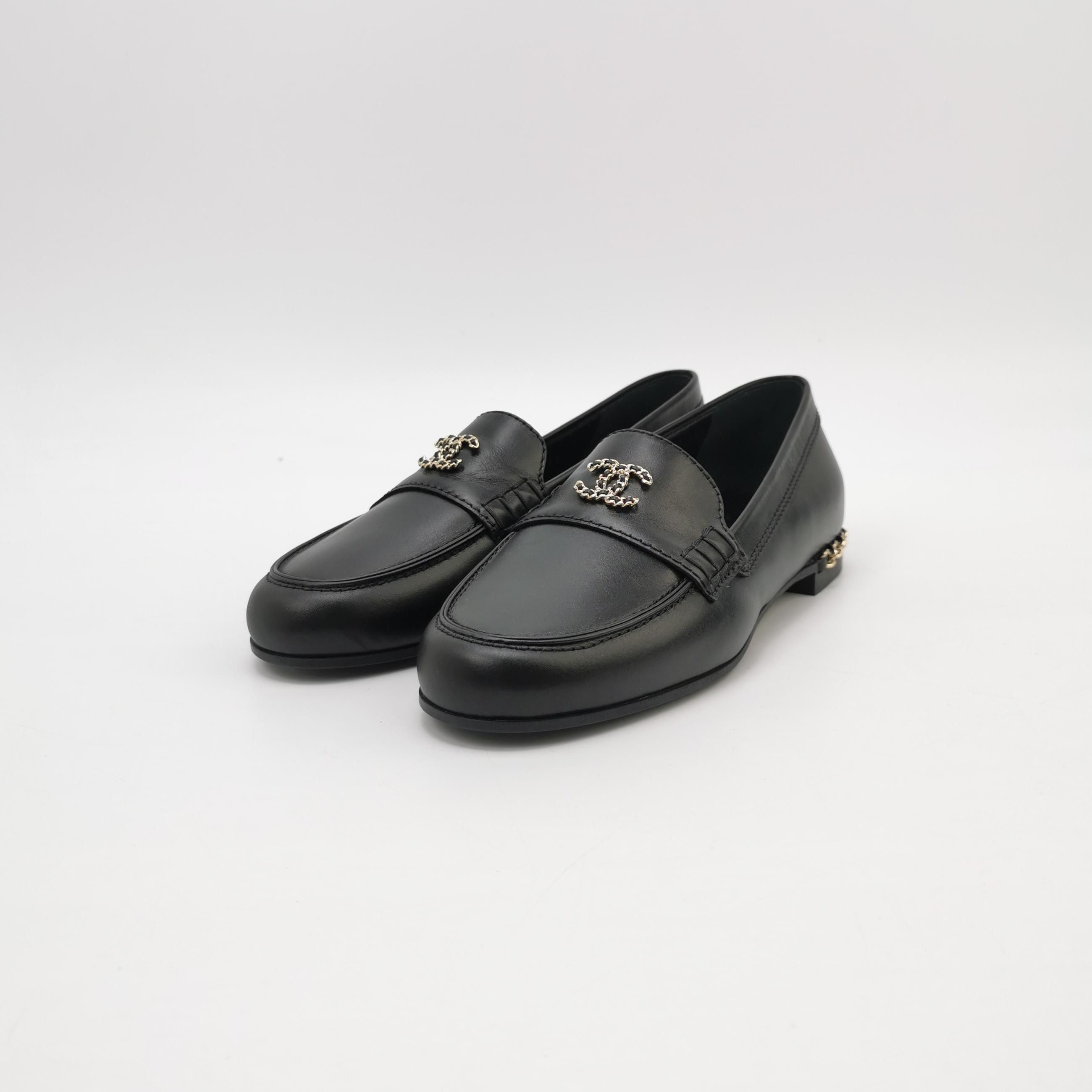 Chanel Chanel Women 5 Flats Size US 5 / IT 35 - 2 Thumbnail