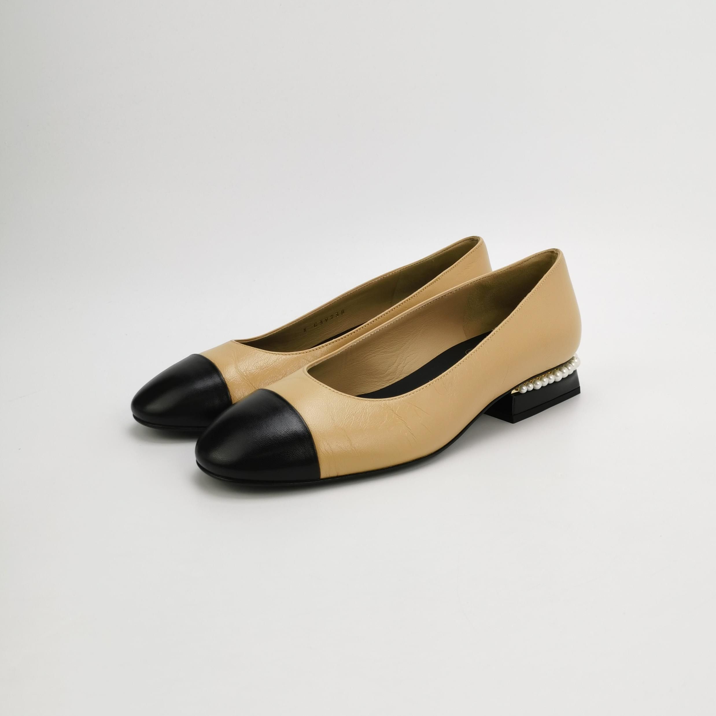 Chanel Chanel Women 7 Flats Size US 7 / IT 37 - 2 Thumbnail