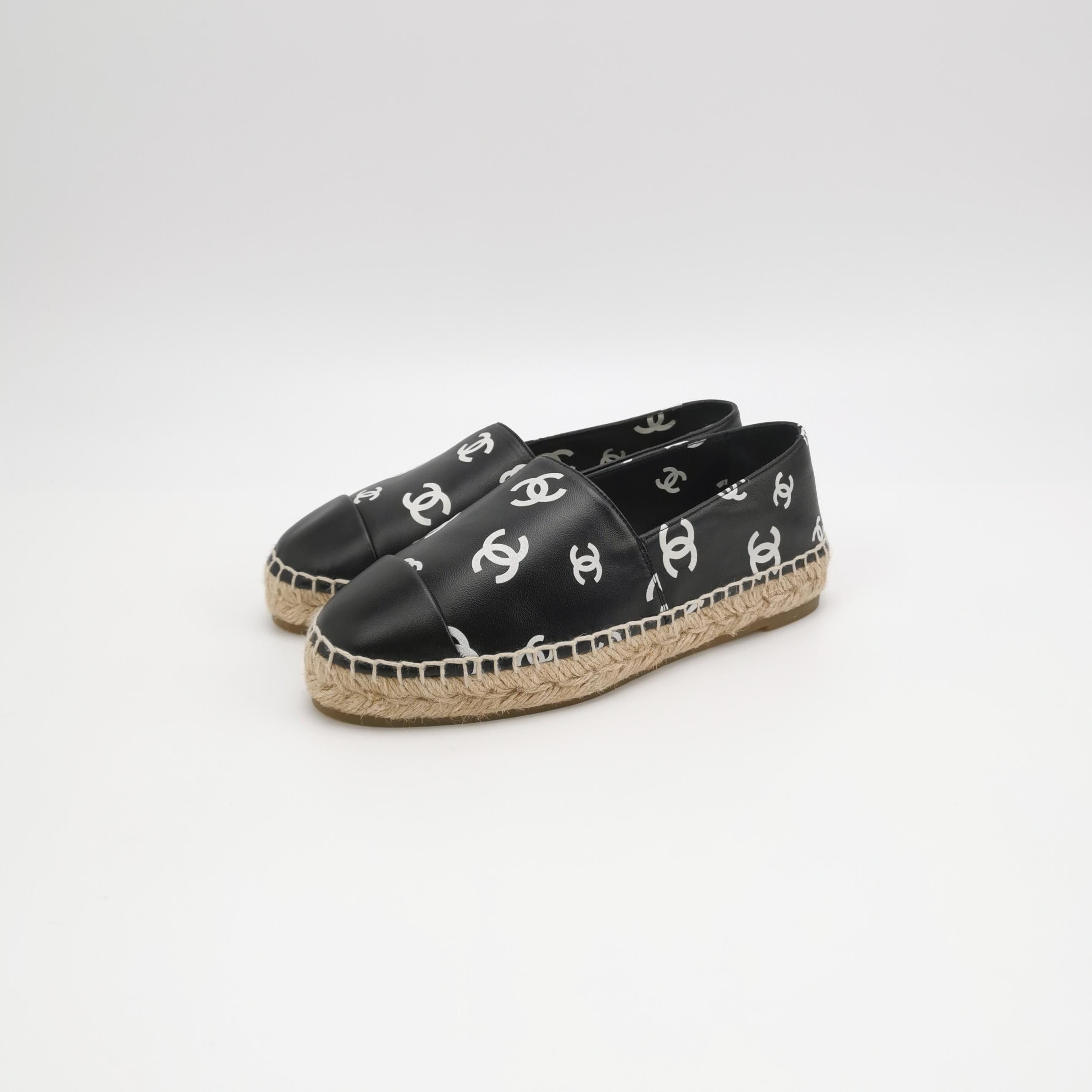 Chanel Chanel Women 5 Flats Size US 5 / IT 35 - 2 Thumbnail