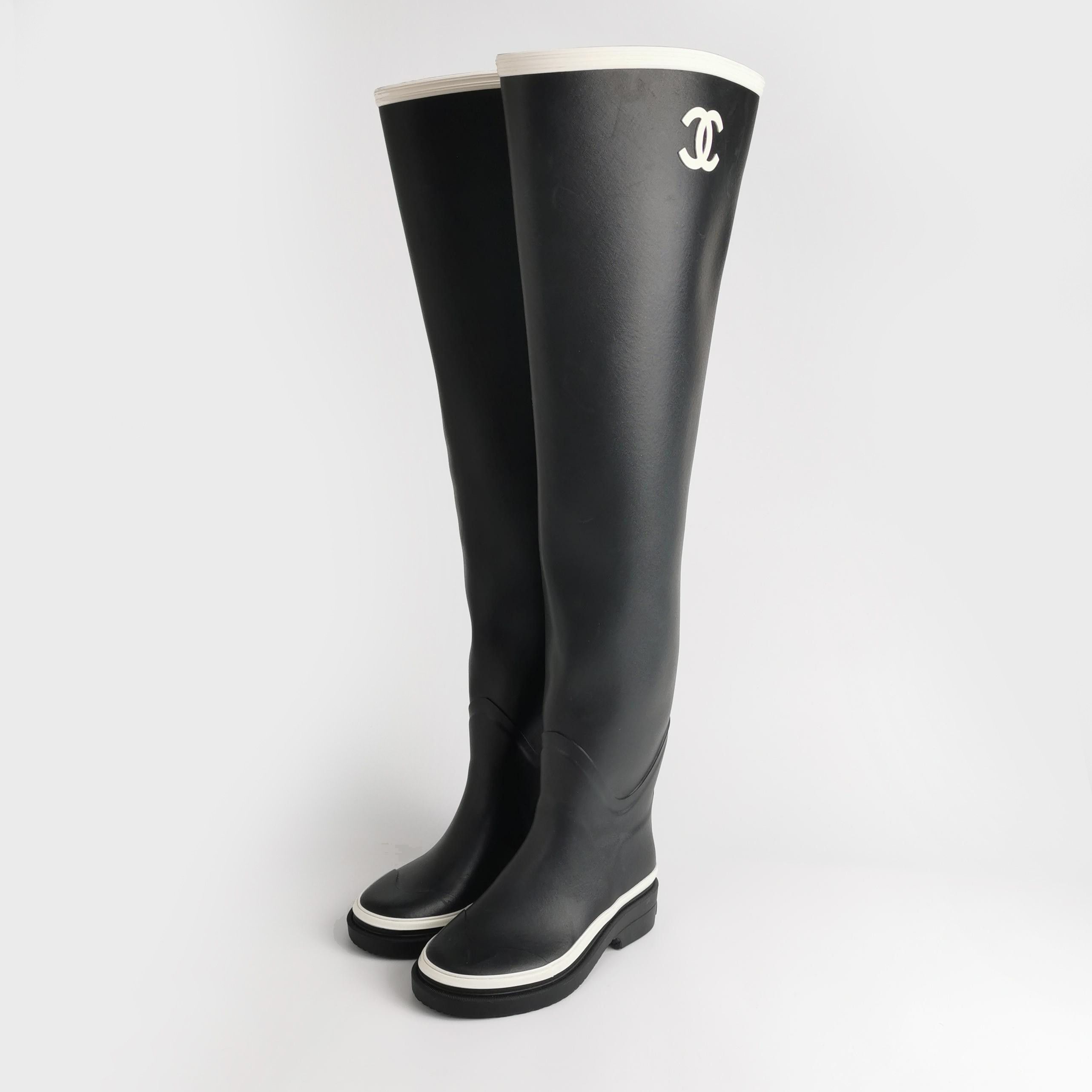 Chanel Chanel Women 6 Boots Size US 6 / IT 36 - 2 Thumbnail