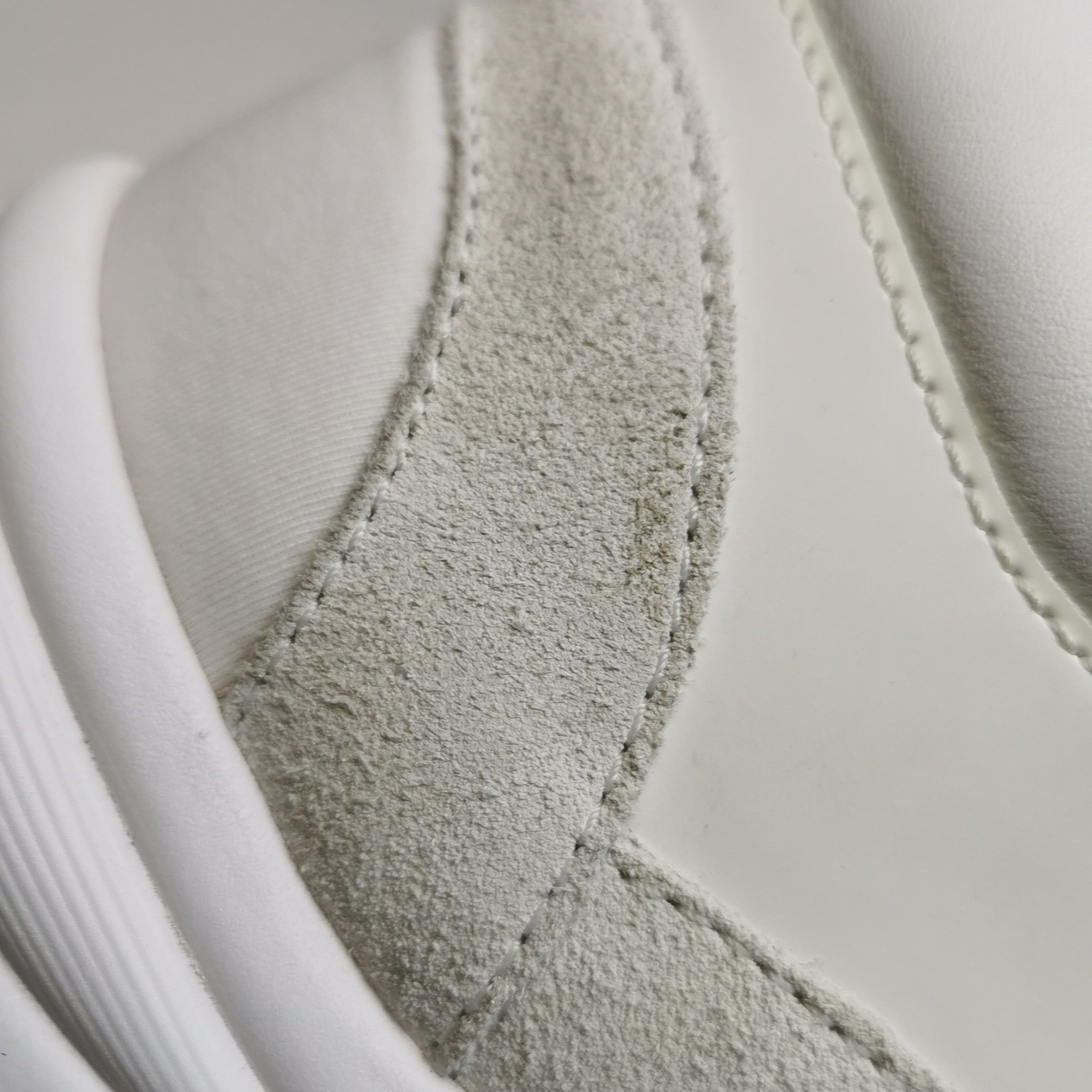 Chanel Chanel Women 7-5 Lowtop Sneakers Size US 7.5 / IT 37.5 - 10 Thumbnail