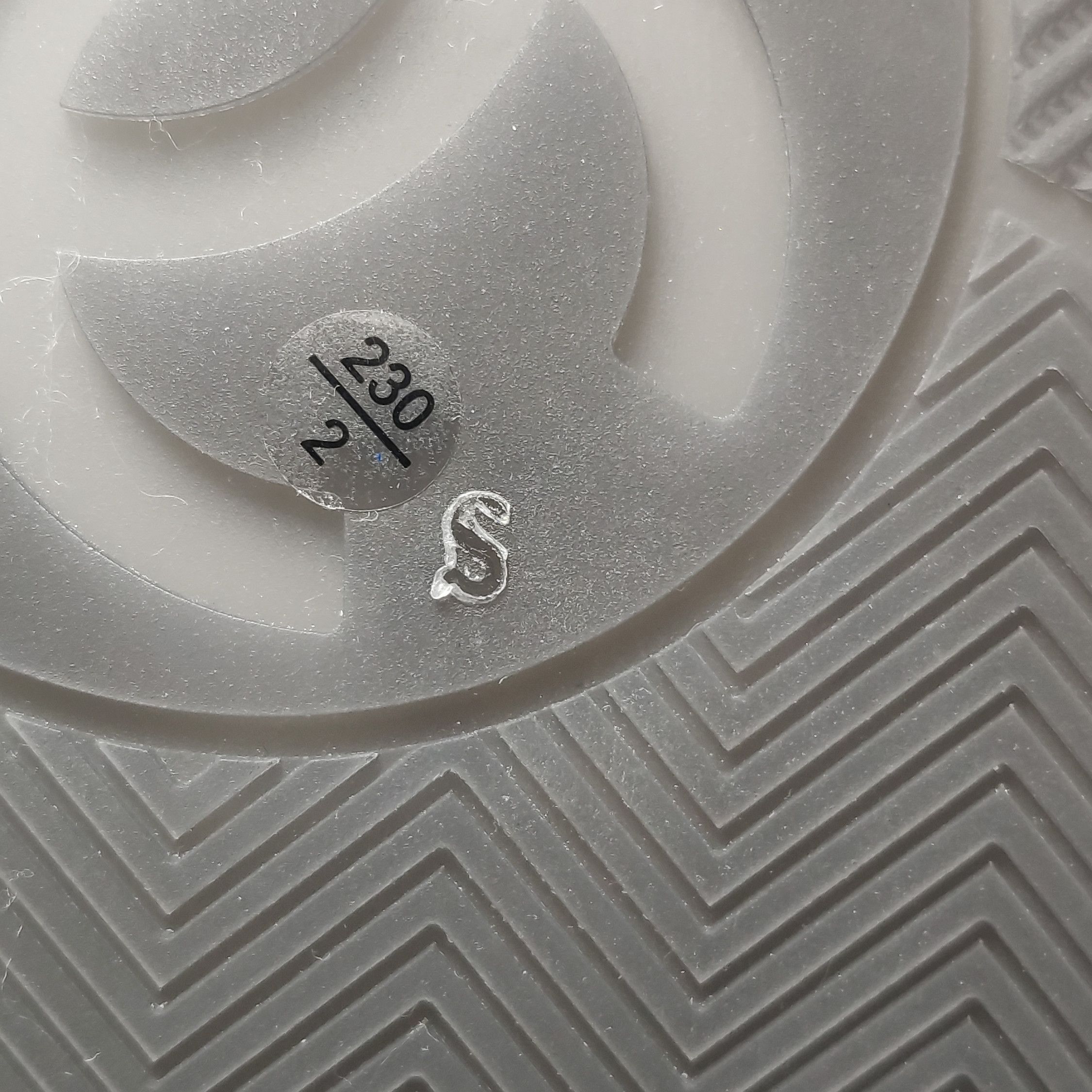 Chanel Chanel Women 6-5 Lowtop Sneakers Size US 6.5 / IT 36.5 - 7 Thumbnail