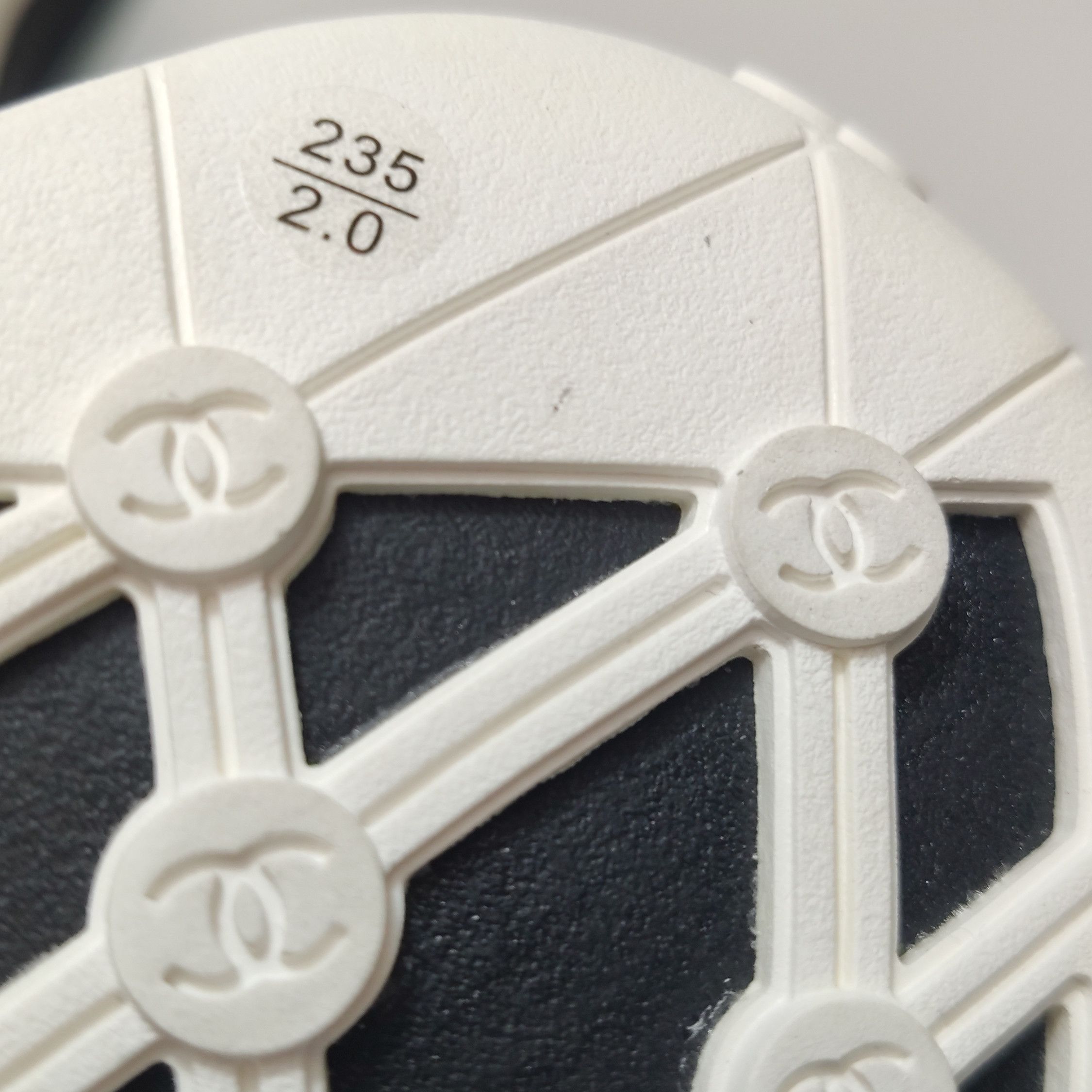 Chanel Chanel Women 7 Lowtop Sneakers Size US 7 / IT 37 - 9 Thumbnail