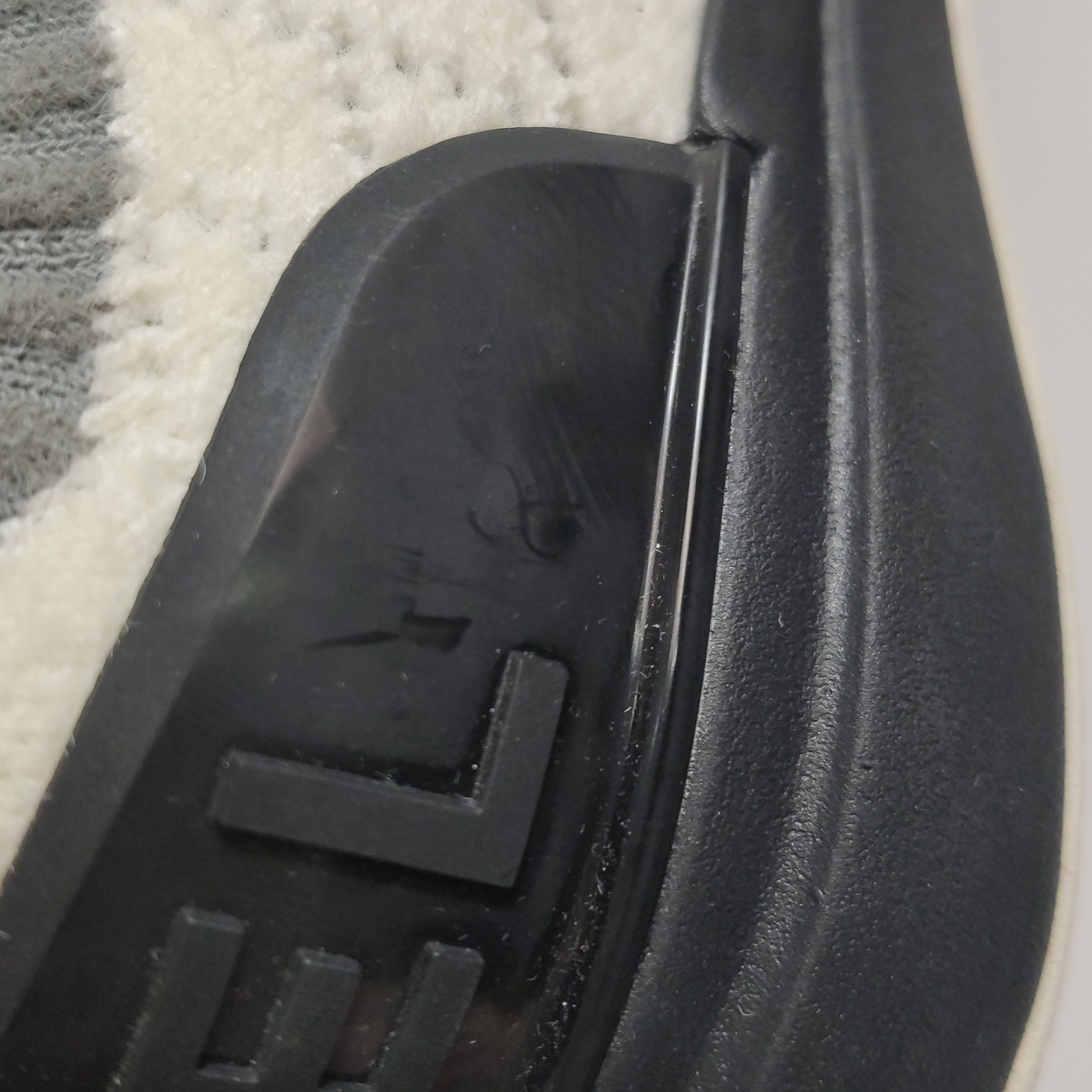 Chanel Chanel Women 7 Lowtop Sneakers Size US 7 / IT 37 - 7 Thumbnail