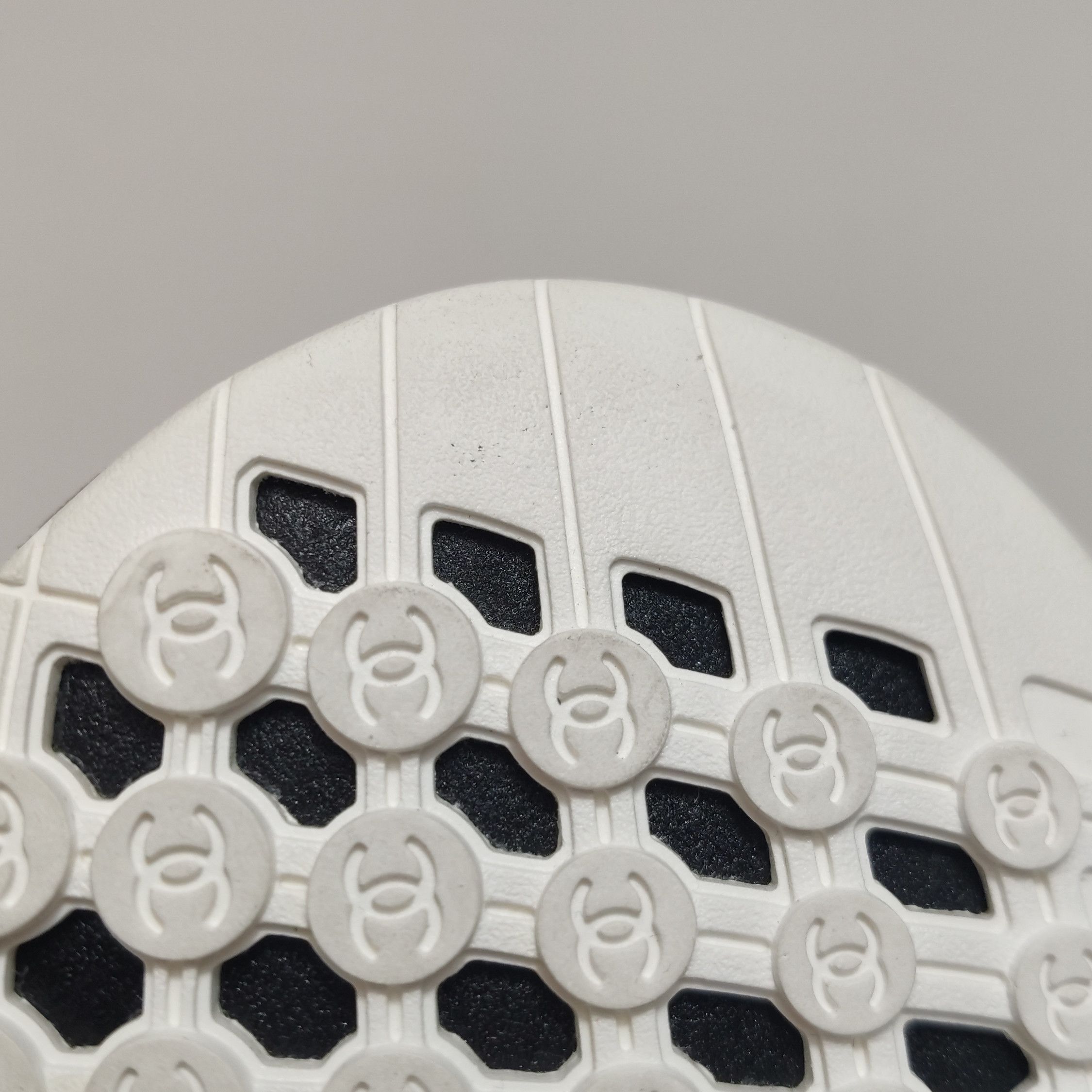 Chanel Chanel Women 7 Lowtop Sneakers Size US 7 / IT 37 - 8 Thumbnail
